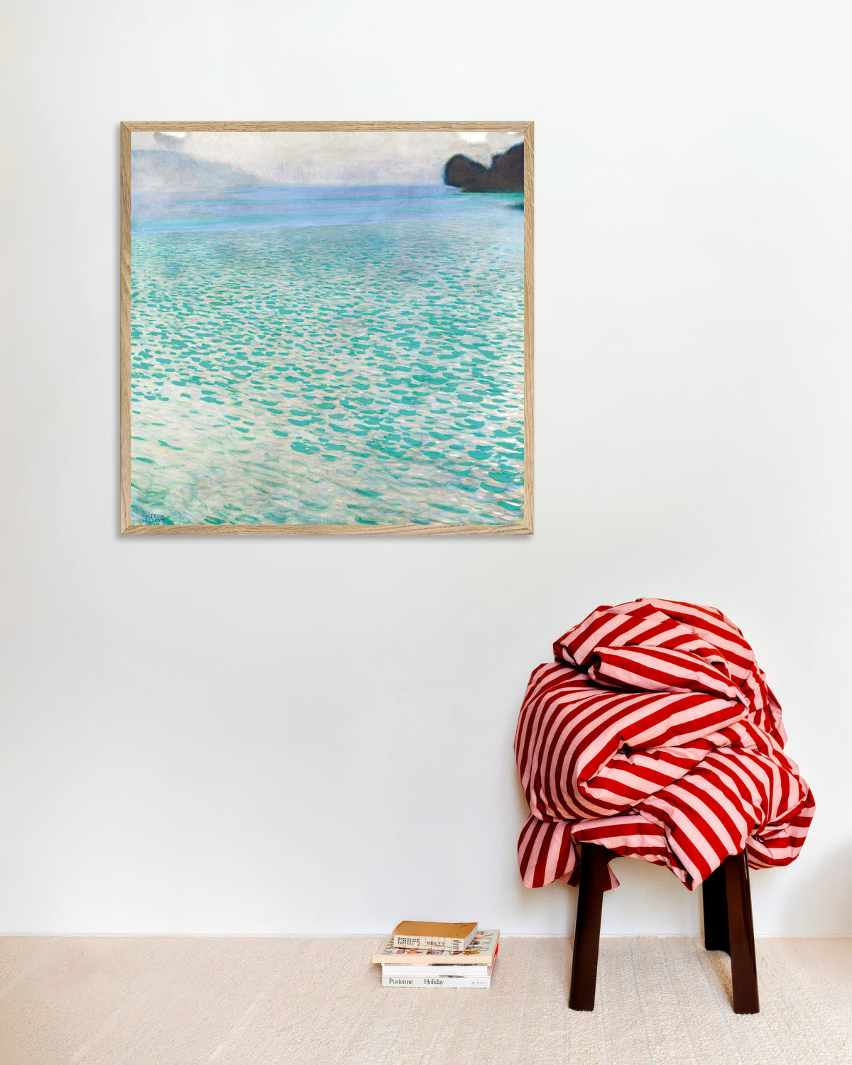 Gustav Klimtin Attersee (1900) -juliste luonnonvärisessä puukehyksessä