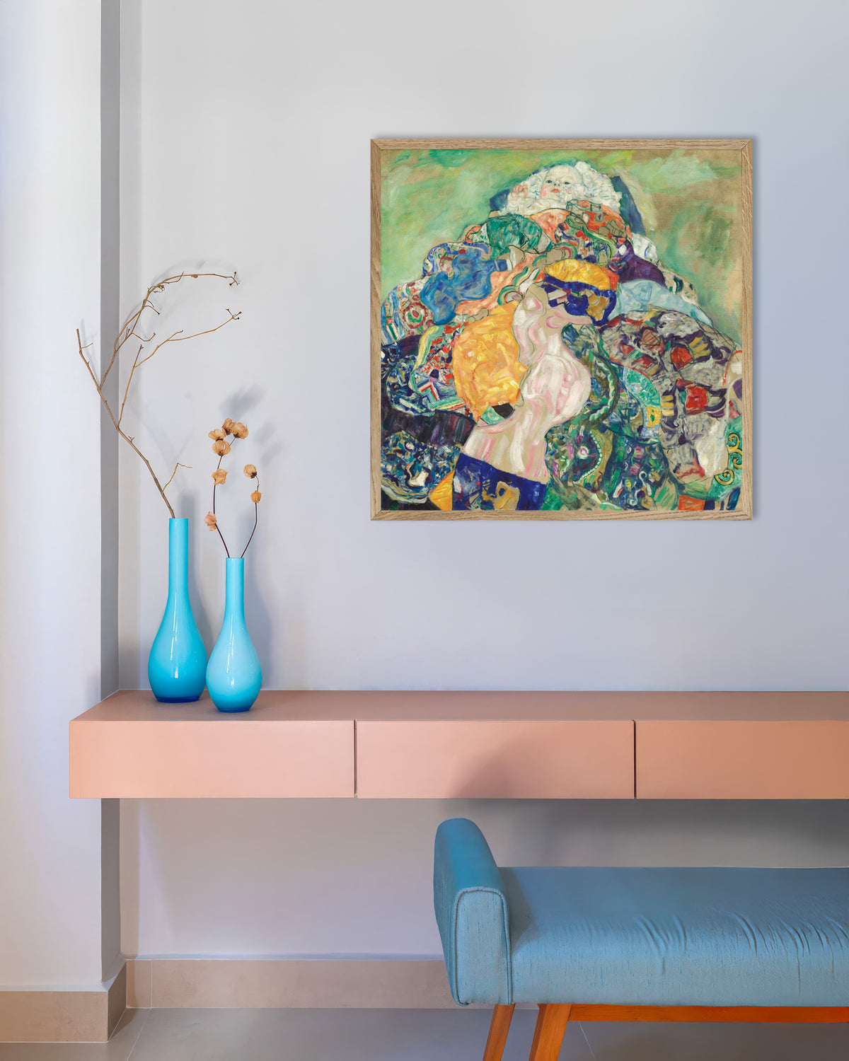 Gustav Klimtin Vauva (Kehto) (1917–1918) -juliste luonnonvärisessä puukehyksessä