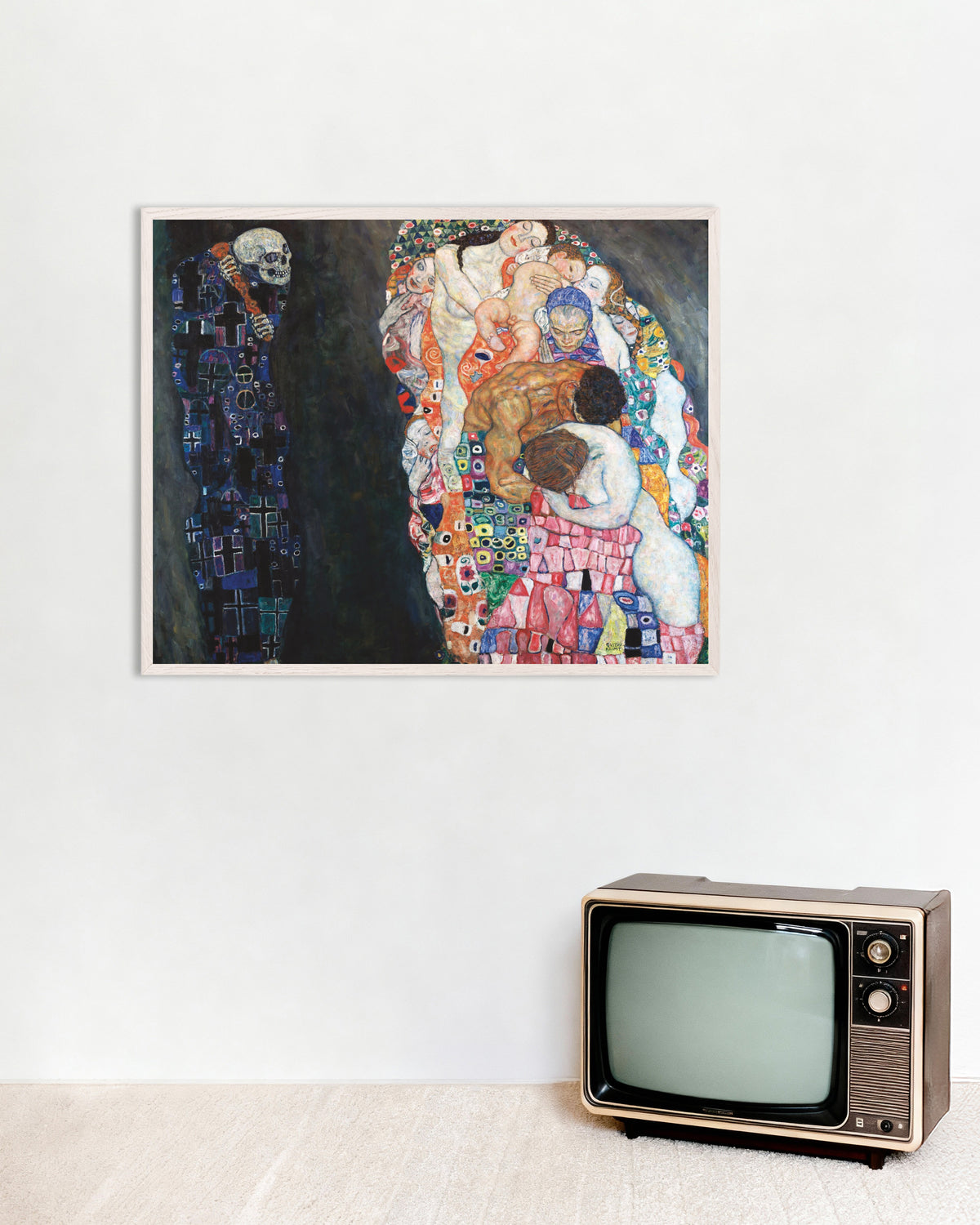 Juliste teoksesta Kuolema ja elämä (1910–1915), Gustav Klimt, valkoisissa puukehyksissä