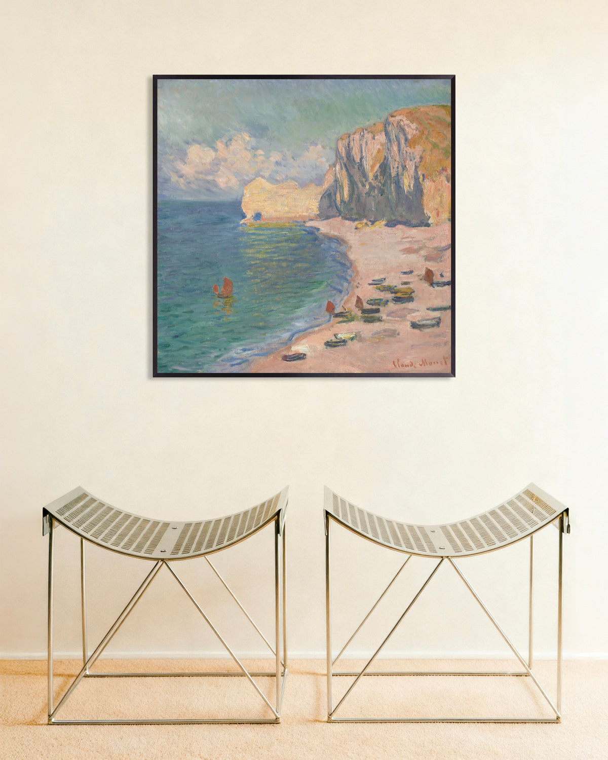 Claude Monet’n Étretat, ranta ja Falaise d'Amont (1885) -juliste metallikehyksessä