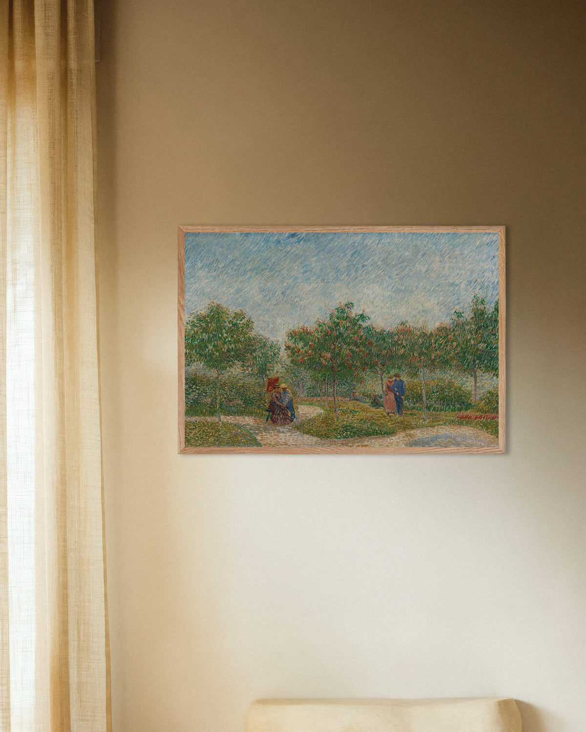Juliste teoksesta Seurustelevia pareja puutarhassa, Square Saint-Pierre (1887), Vincent van Goghilta, luonnonvärisellä puukehyksellä