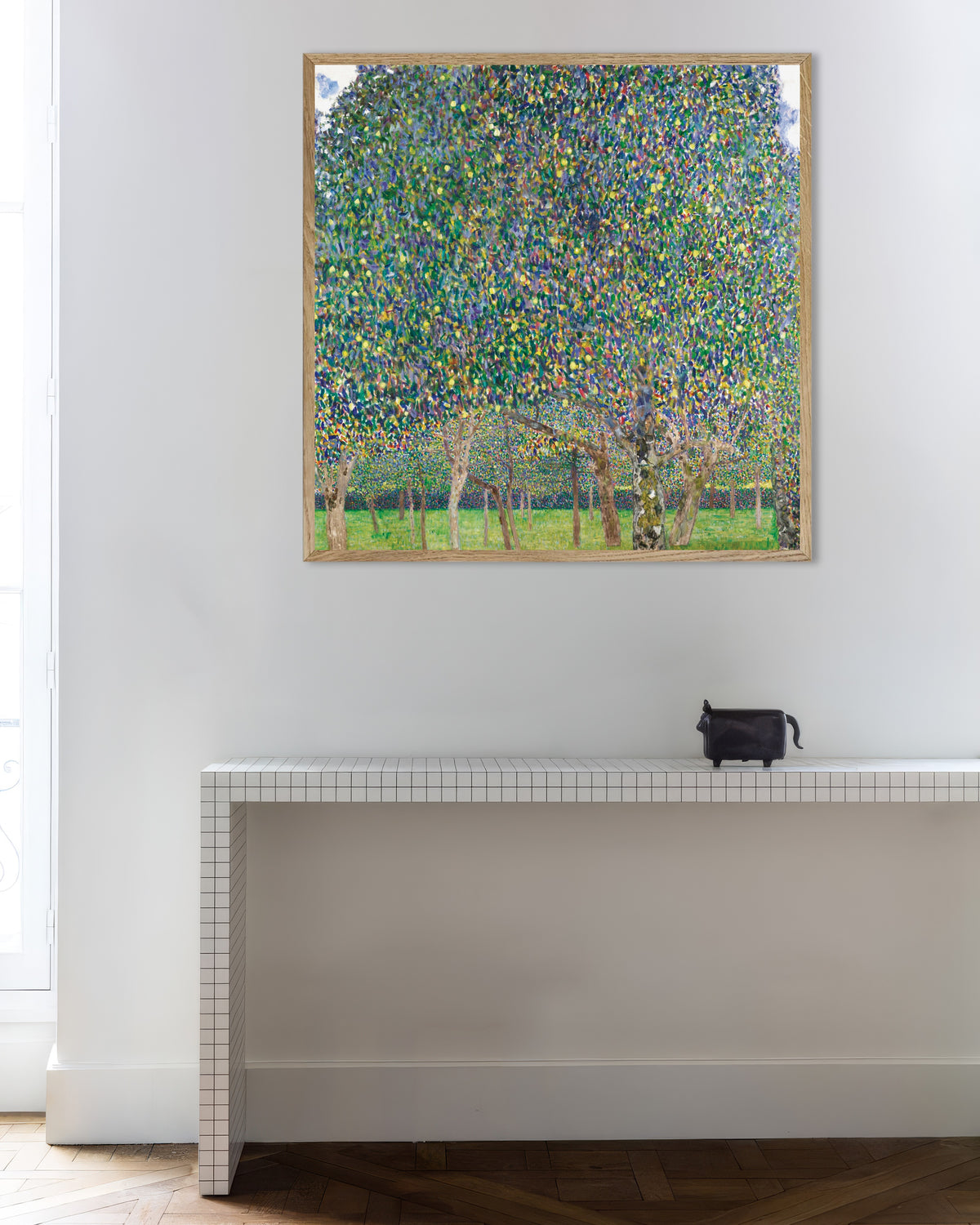 Gustav Klimtin Päärynäpuu (1903) -juliste luonnonvärisessä puukehyksessä