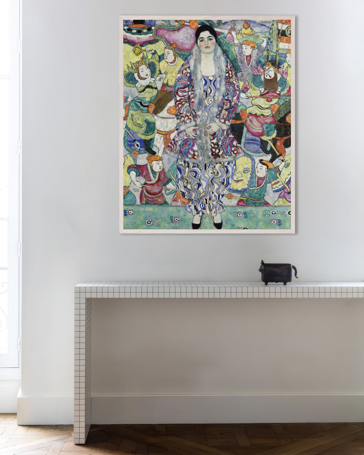 Juliste teoksesta Gustav Klimtin muotokuva Friederike Maria Beeristä (1916), valkoisella puukehyksellä