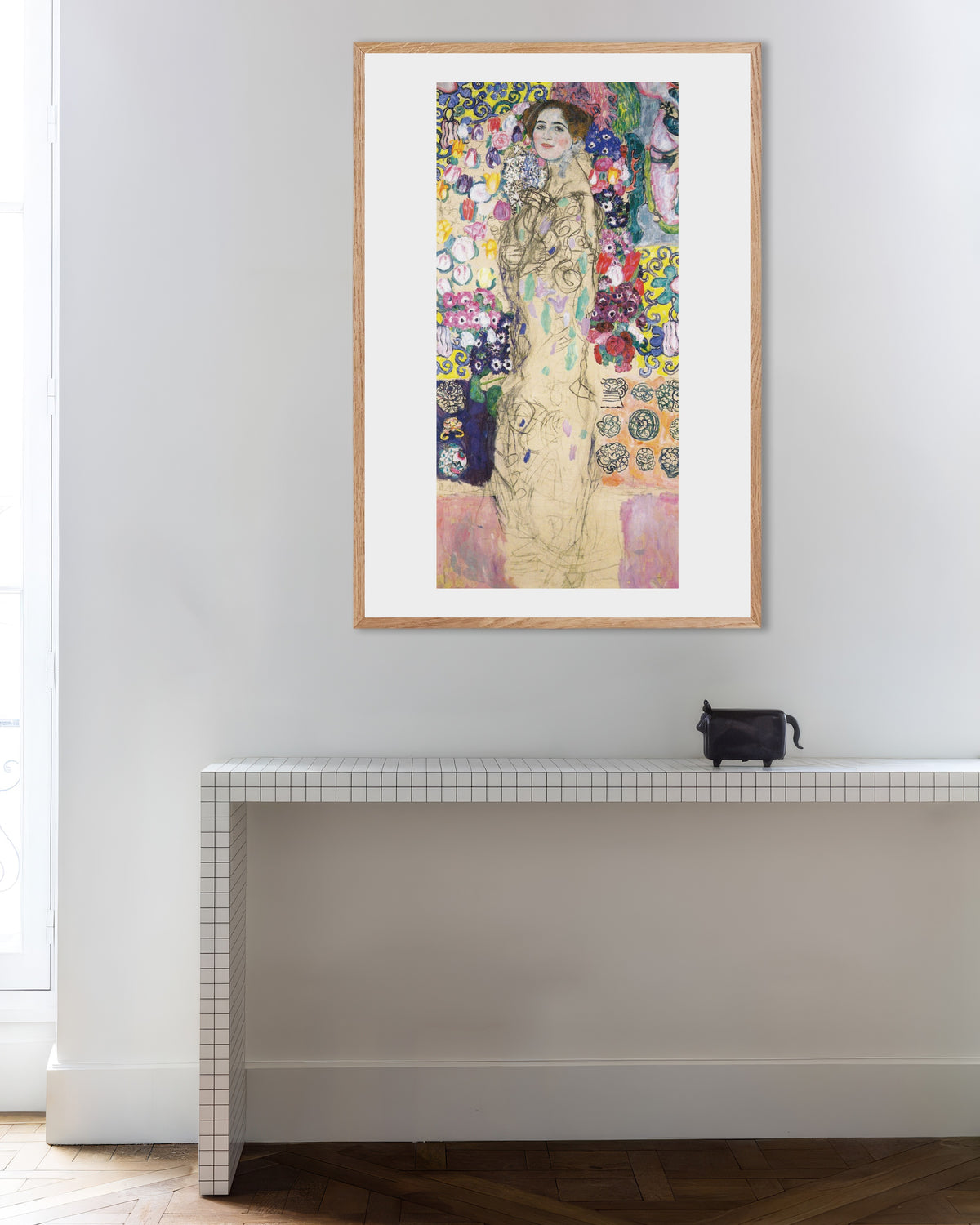 Gustav Klimtin Maria Munkin muotokuva (1917–1918) -juliste luonnonvärisessä puukehyksessä