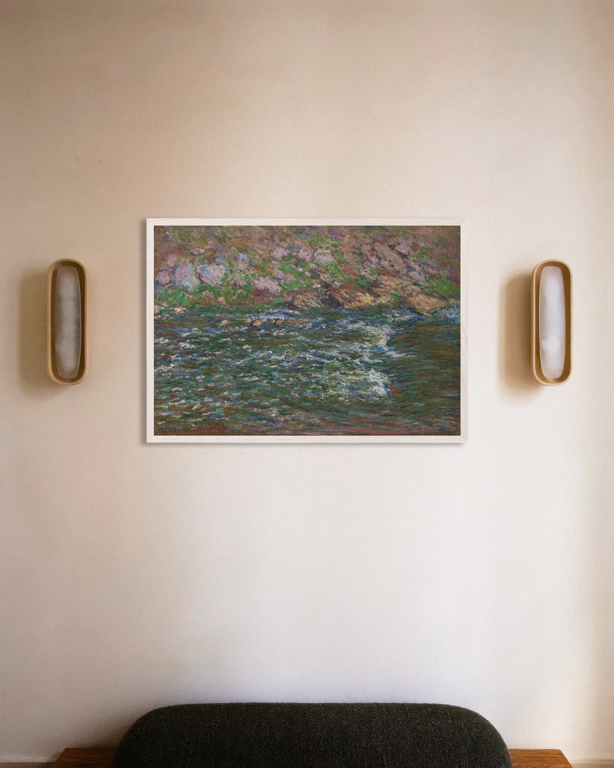 Claude Monet’n Kosket Petite Creusessa Fresselinesissä (1889) -juliste valkoisessa puukehyksessä
