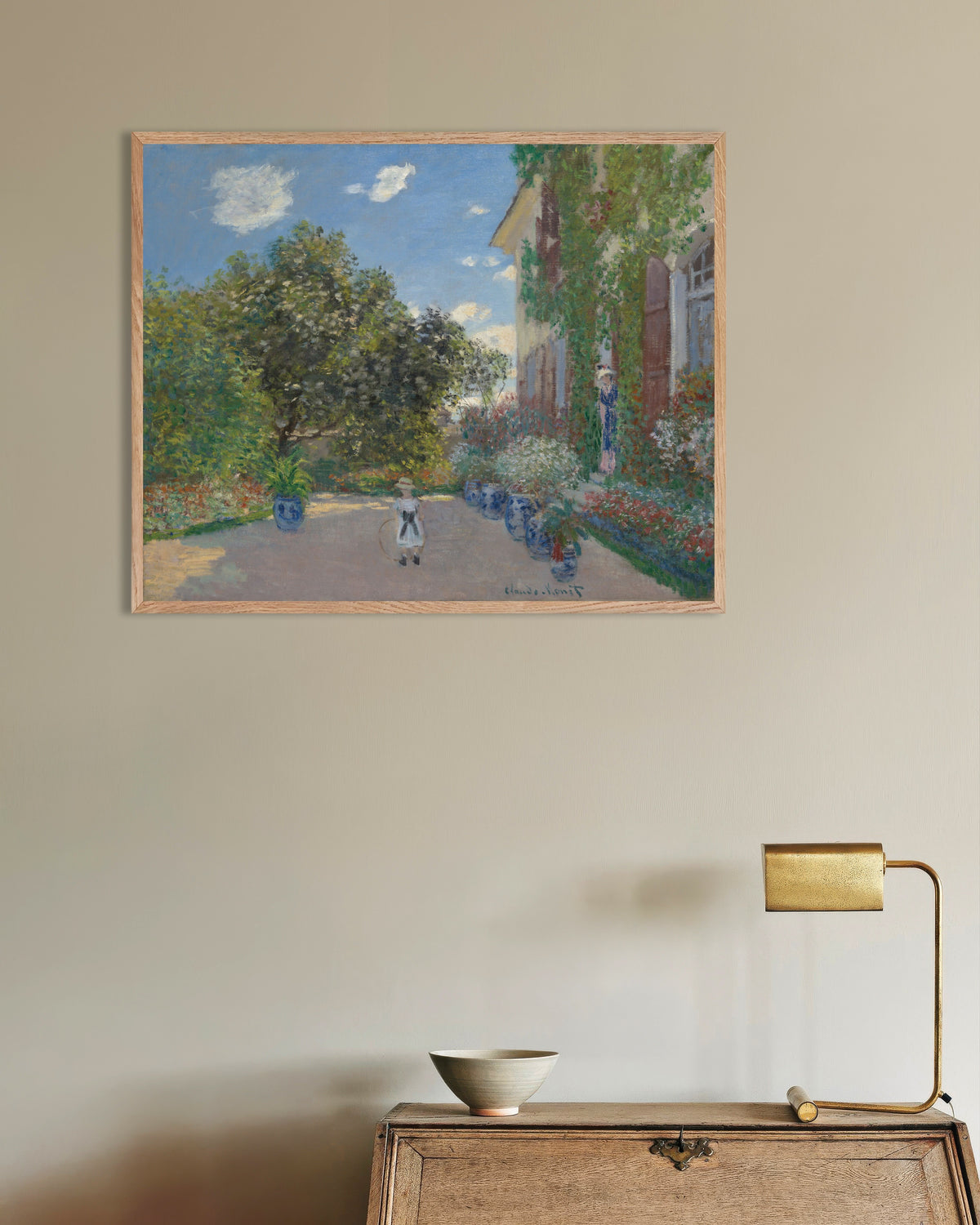 Claude Monet’n Taiteilijan talo Argenteuilissa (1873) -juliste luonnonvärisessä puukehyksessä