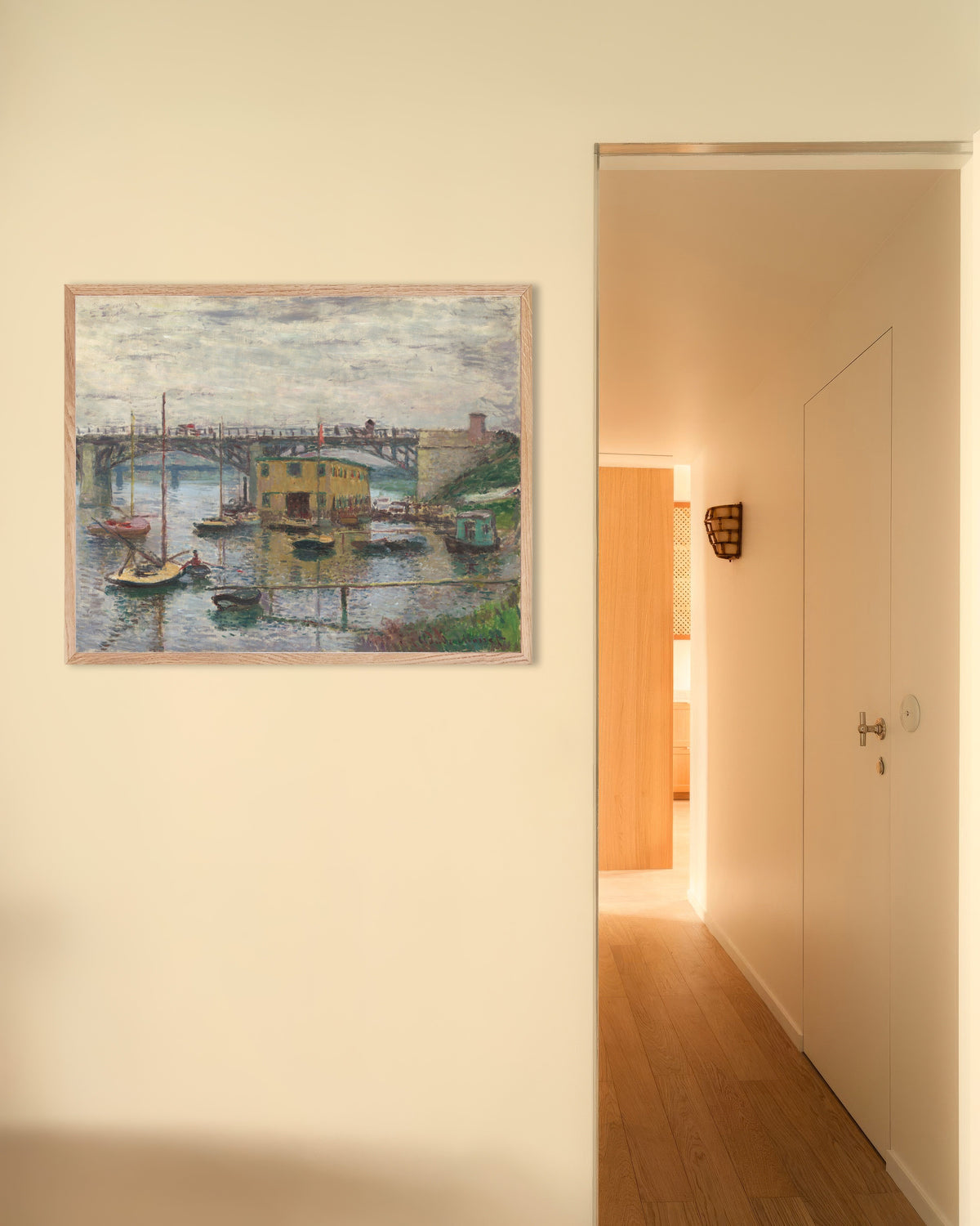 Claude Monet’n Argenteuilin silta harmaana päivänä (n. 1876) -juliste luonnonvärisessä puukehyksessä