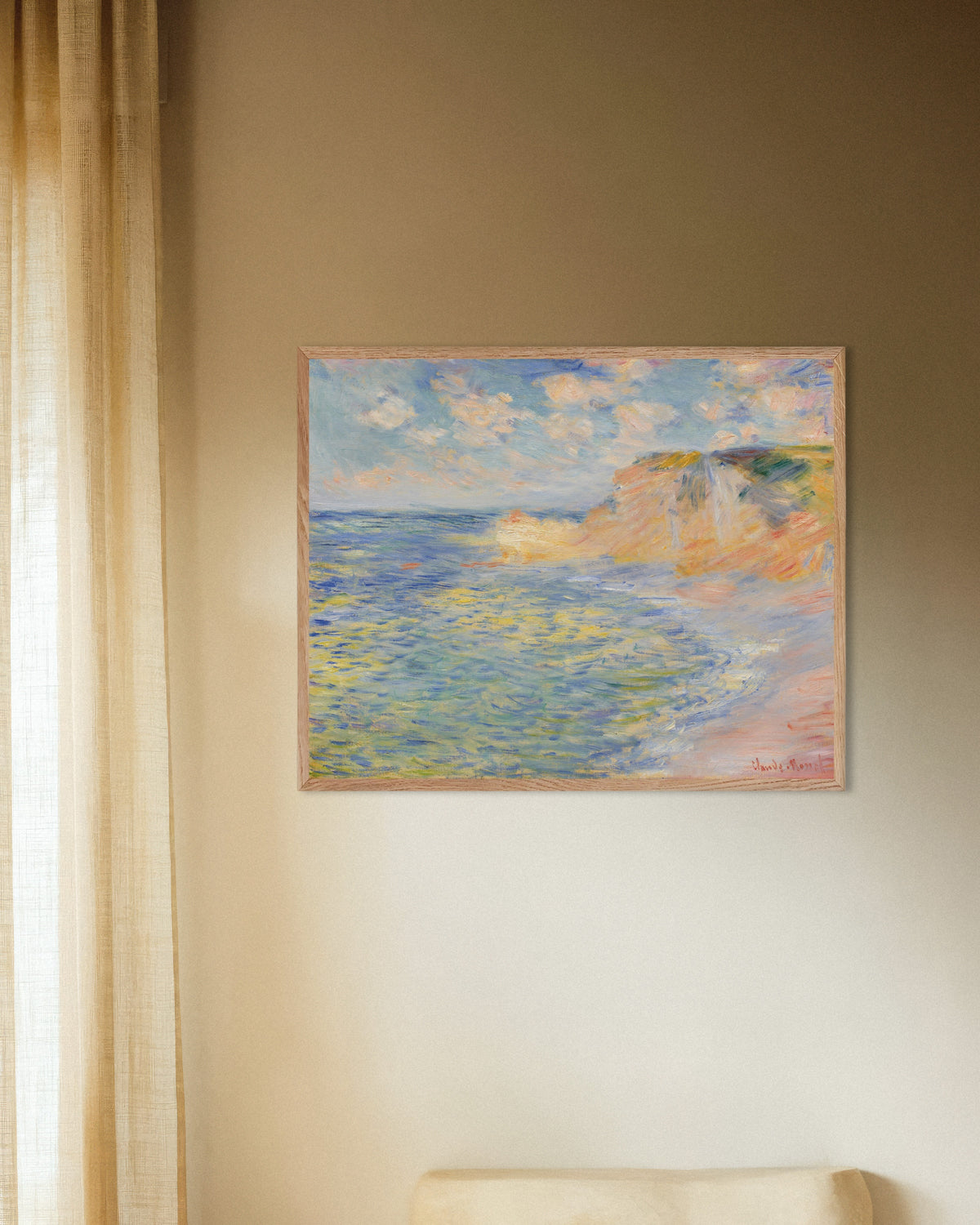 Claude Monet’n Falaise d'Amont, Étretat (1885) -juliste luonnonvärisessä puukehyksessä