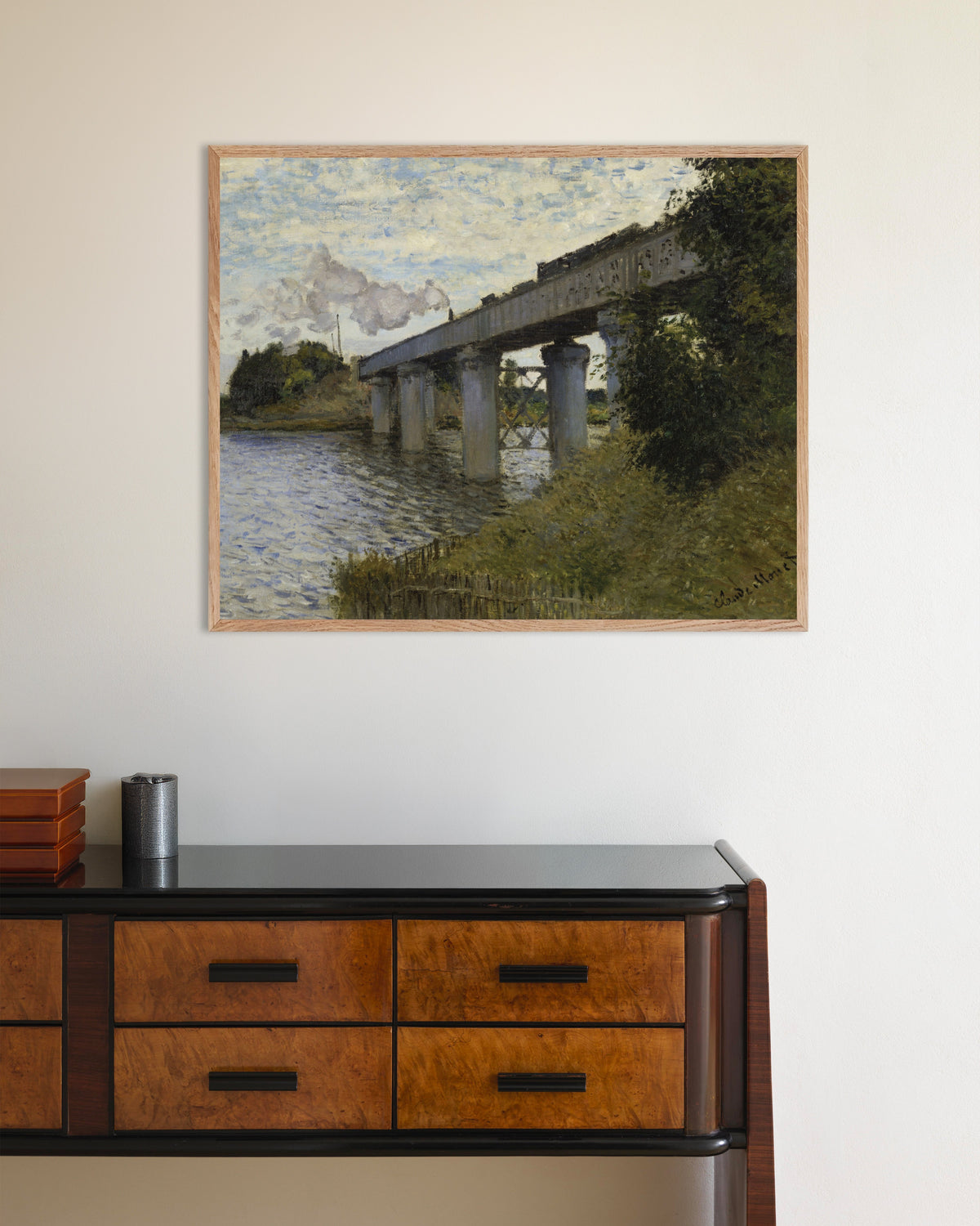 Claude Monet’n Argenteuilin rautatiesilta (1873–1874) -juliste luonnonvärisessä puukehyksessä