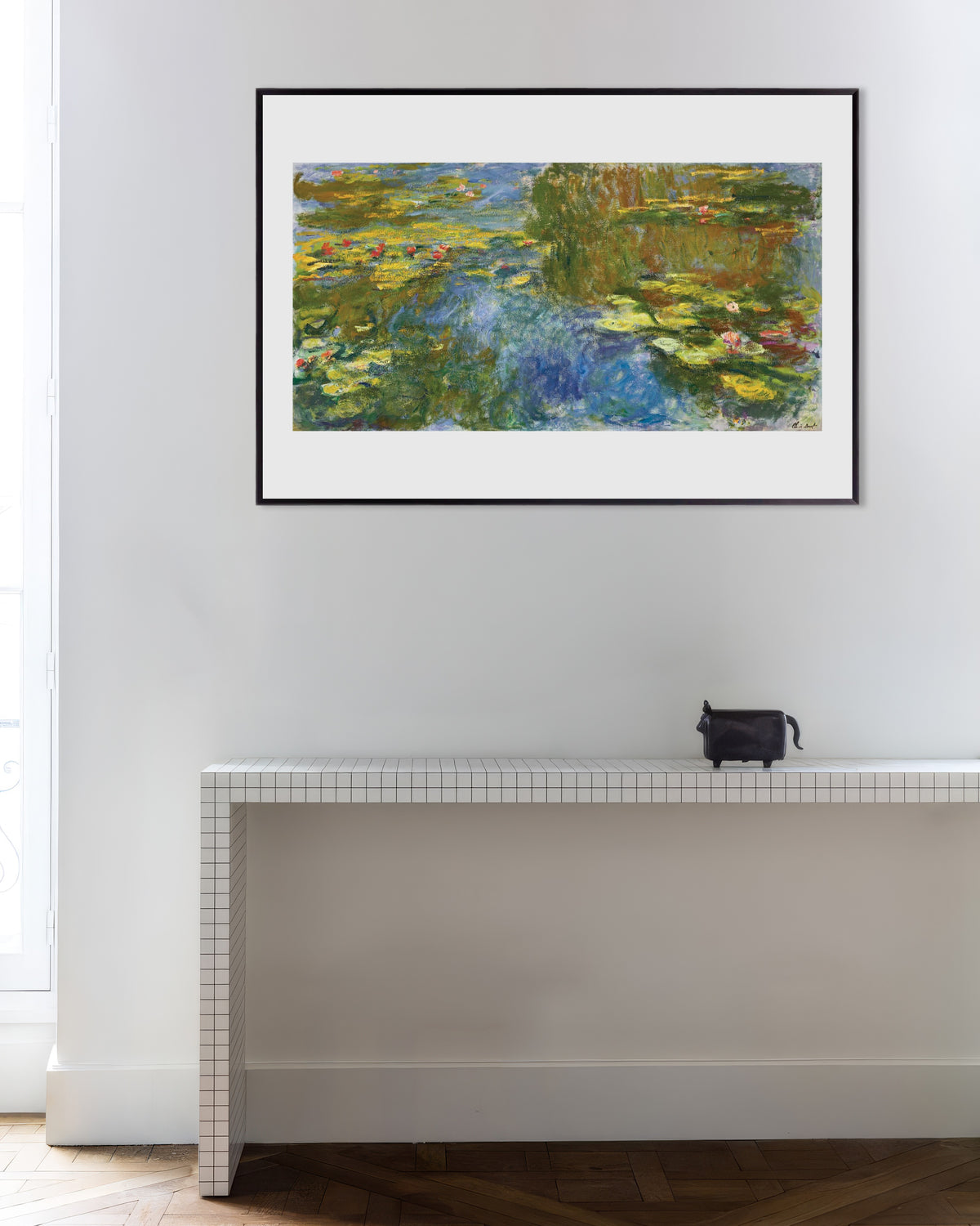 Claude Monet’n Lumpelampi (n. 1917–1919) -juliste metallikehyksessä
