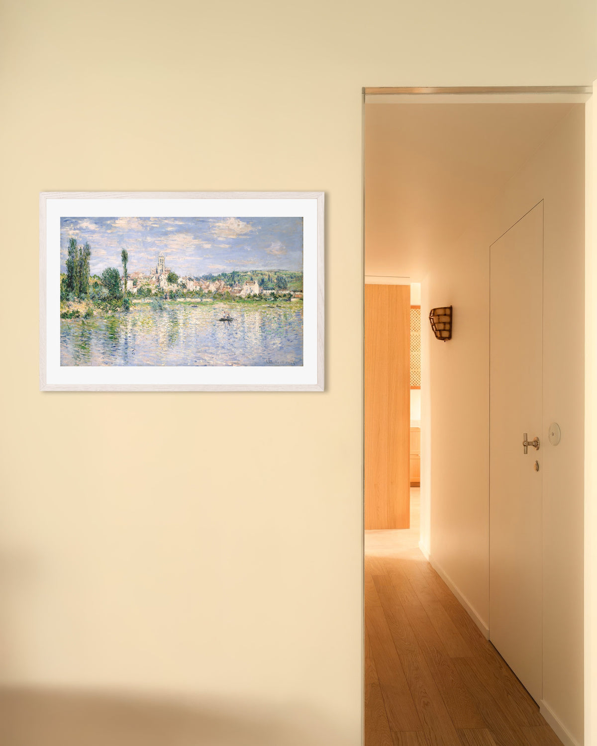 Claude Monet’n Vétheuil kesällä (1880) -juliste valkoisessa puukehyksessä
