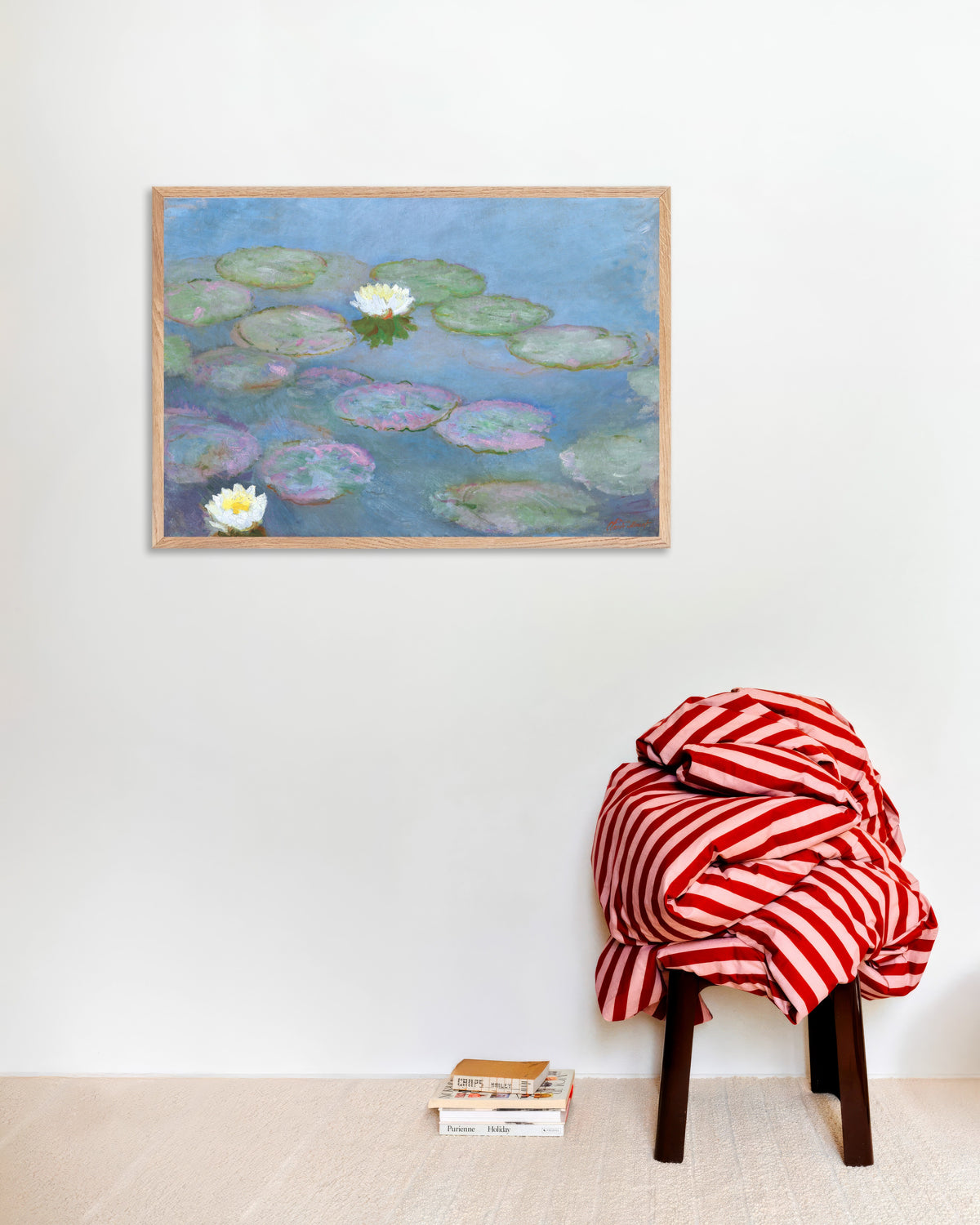 Claude Monet’n Lumpeet (n. 1897–1899) -juliste luonnonvärisessä puukehyksessä