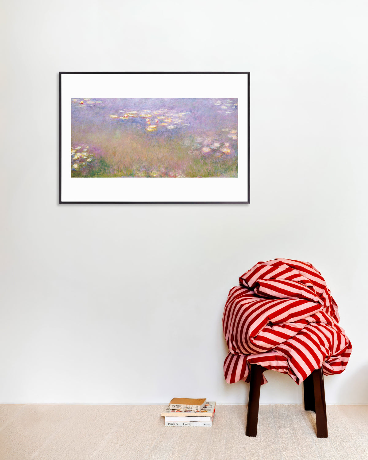 Claude Monet’n Lumpeet (n. 1915–1926) -juliste metallikehyksessä