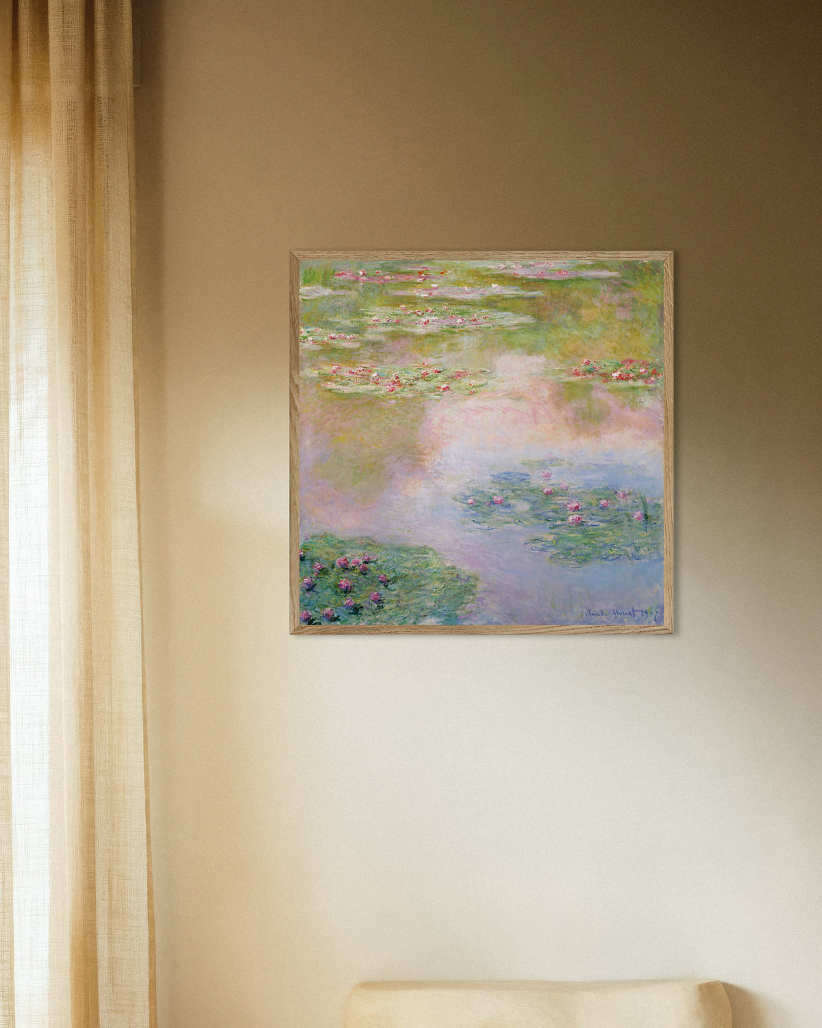 Claude Monet’n Lumpeet, vaaleanpunaiset heijastukset (1907) -juliste luonnonvärisessä puukehyksessä