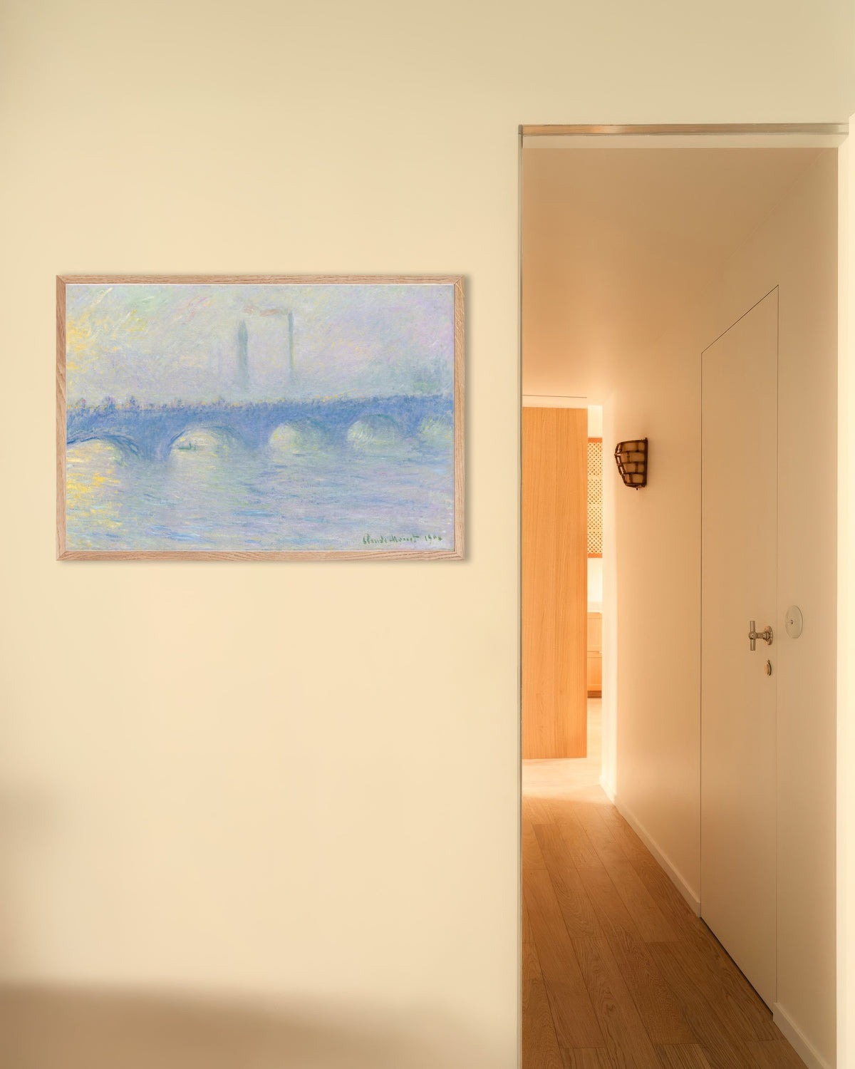 Claude Monet’n Waterloo Bridge, usvavaikutelma (1904) -juliste luonnonvärisessä puukehyksessä