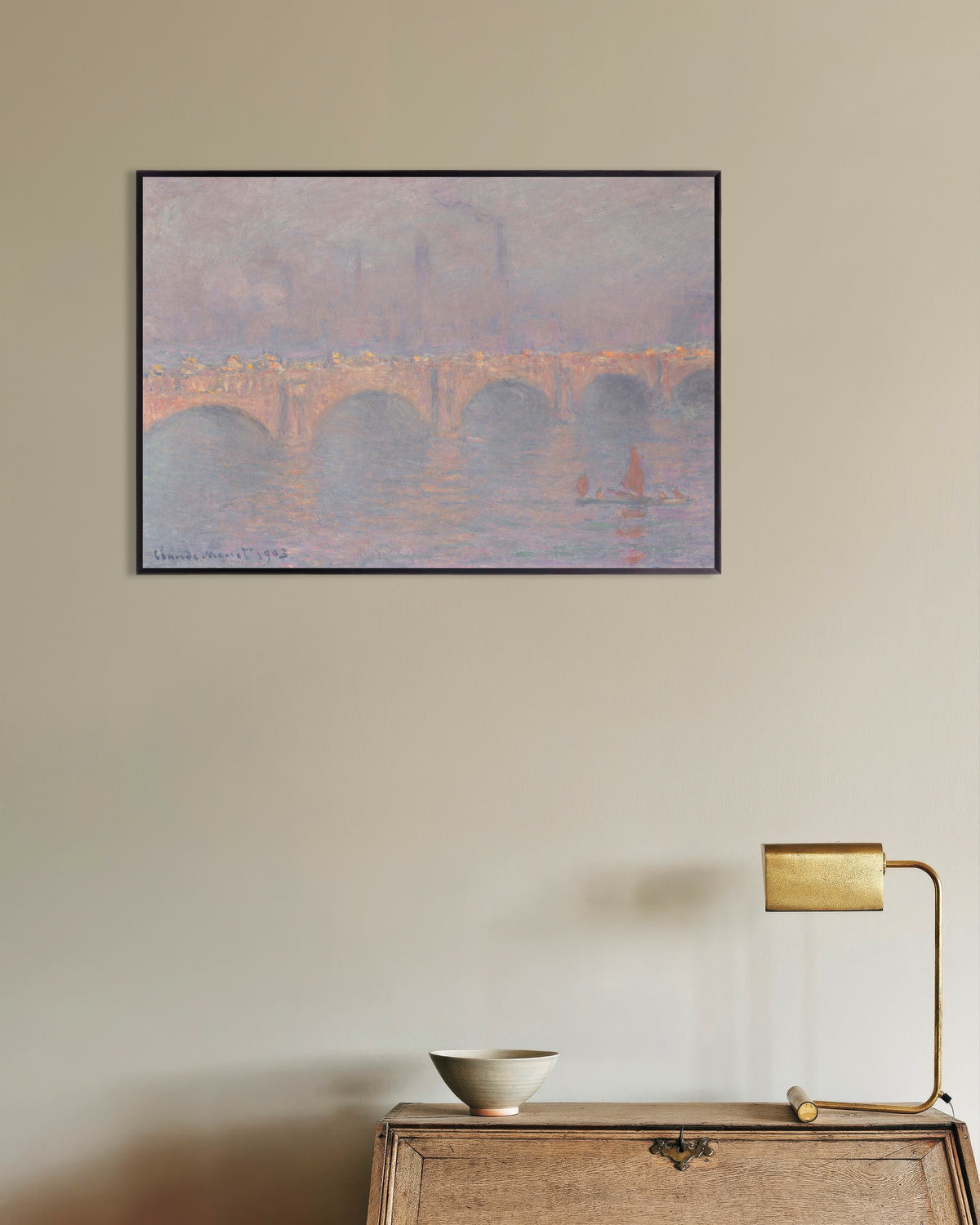 Claude Monet’n Waterloo Bridge, utuinen aurinko (1899–1903) -juliste metallikehyksessä