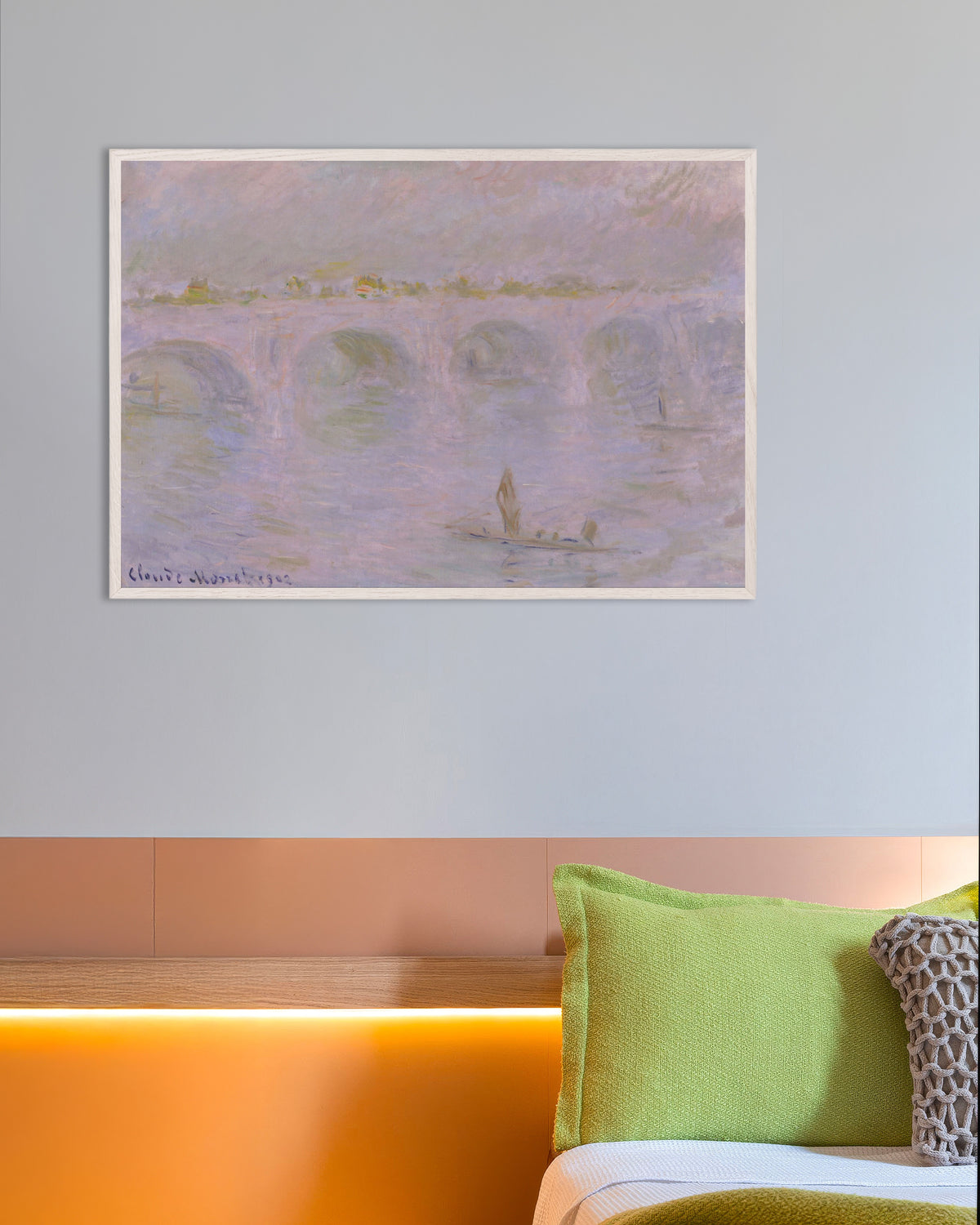 Claude Monet’n Waterloo Bridge, Lontoo (1902) -juliste valkoisessa puukehyksessä