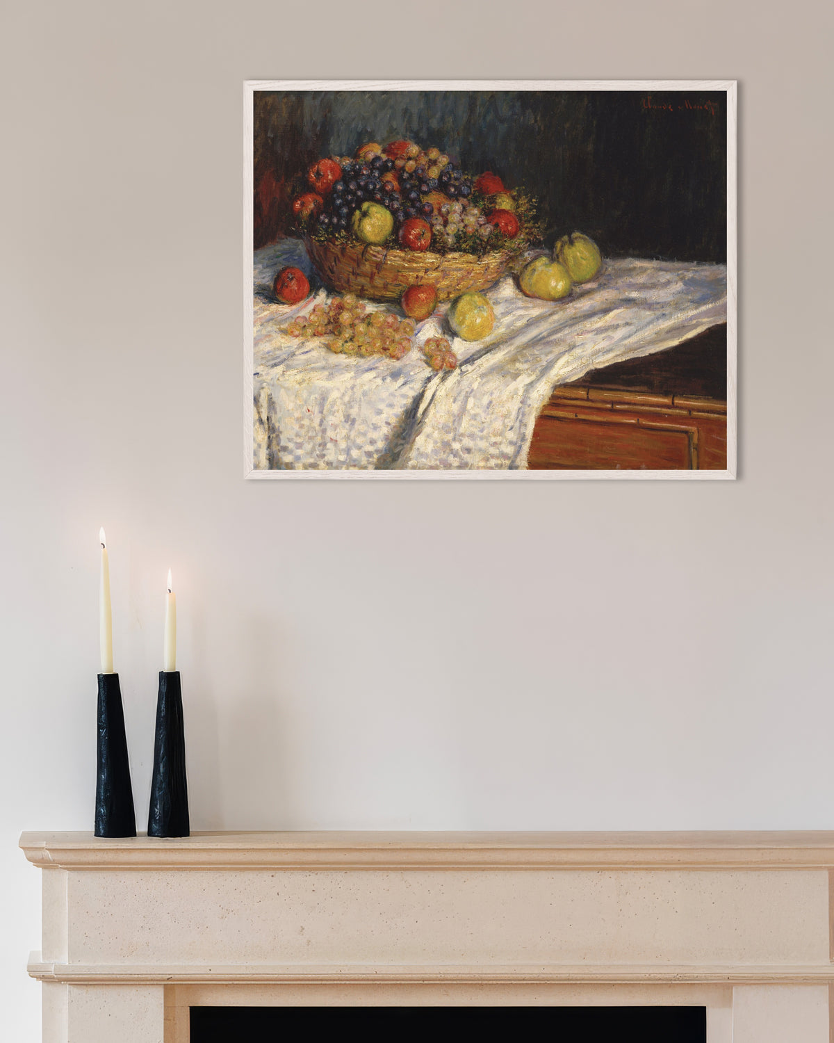 Claude Monet’n Omenia ja viinirypäleitä (1879–1880) -juliste valkoisessa puukehyksessä