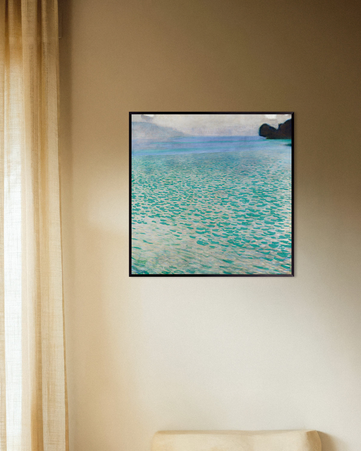 Gustav Klimtin Attersee (1900) -juliste metallikehyksessä