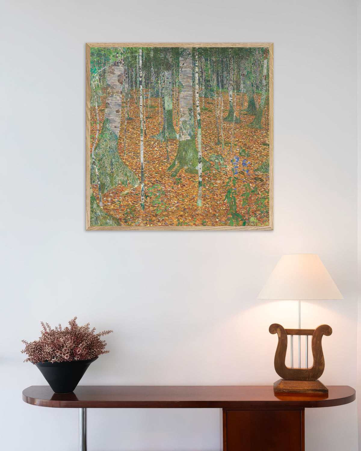 Gustav Klimtin Koivumetsä (1903) -juliste luonnonvärisessä puukehyksessä