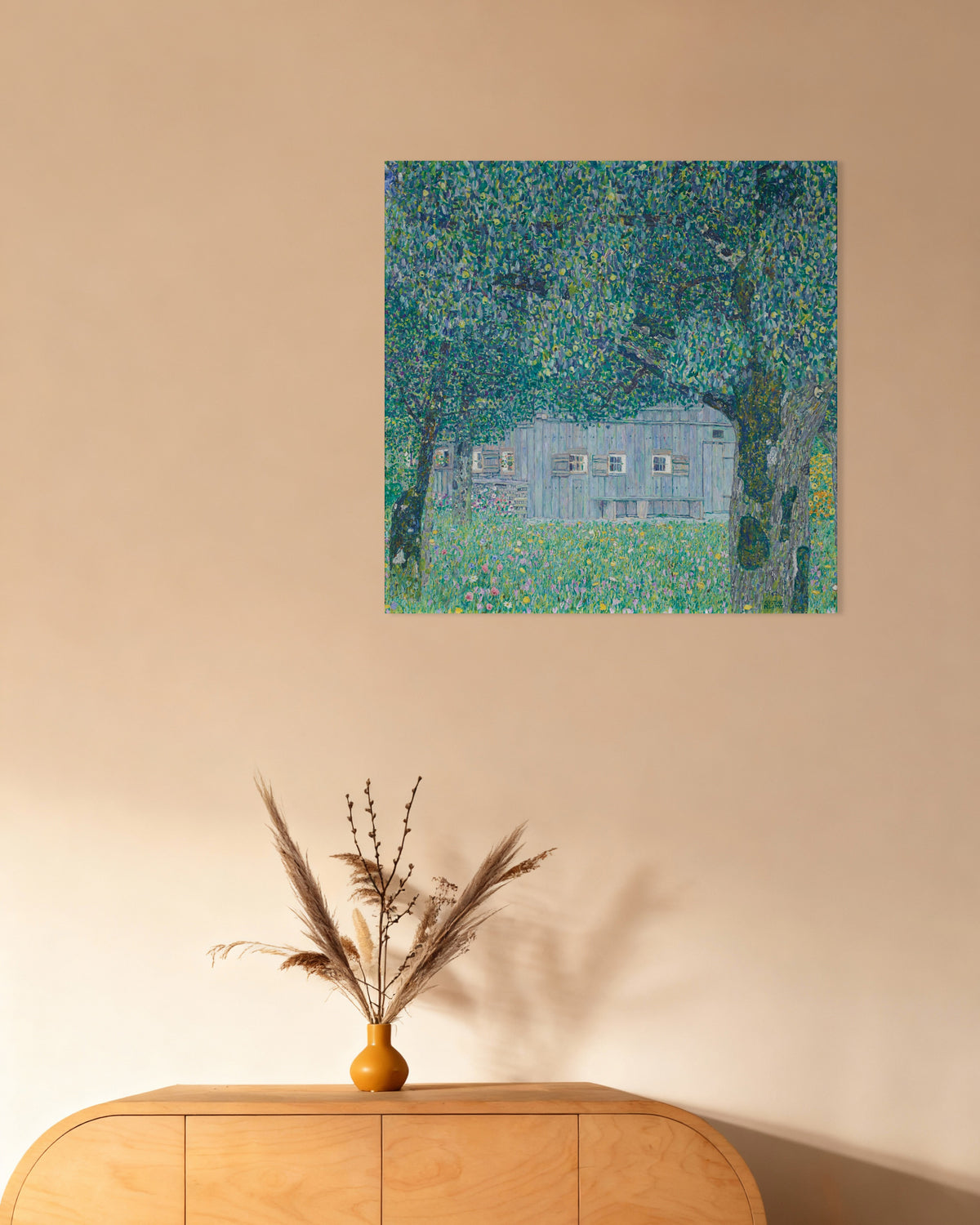 Gustav Klimtin Maalaistalo Buchbergissa (1911) -juliste