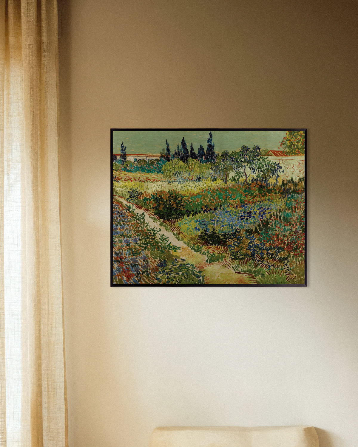 Juliste teoksesta Arlesin puutarha (1888), Vincent van Gogh, metallikehyksissä