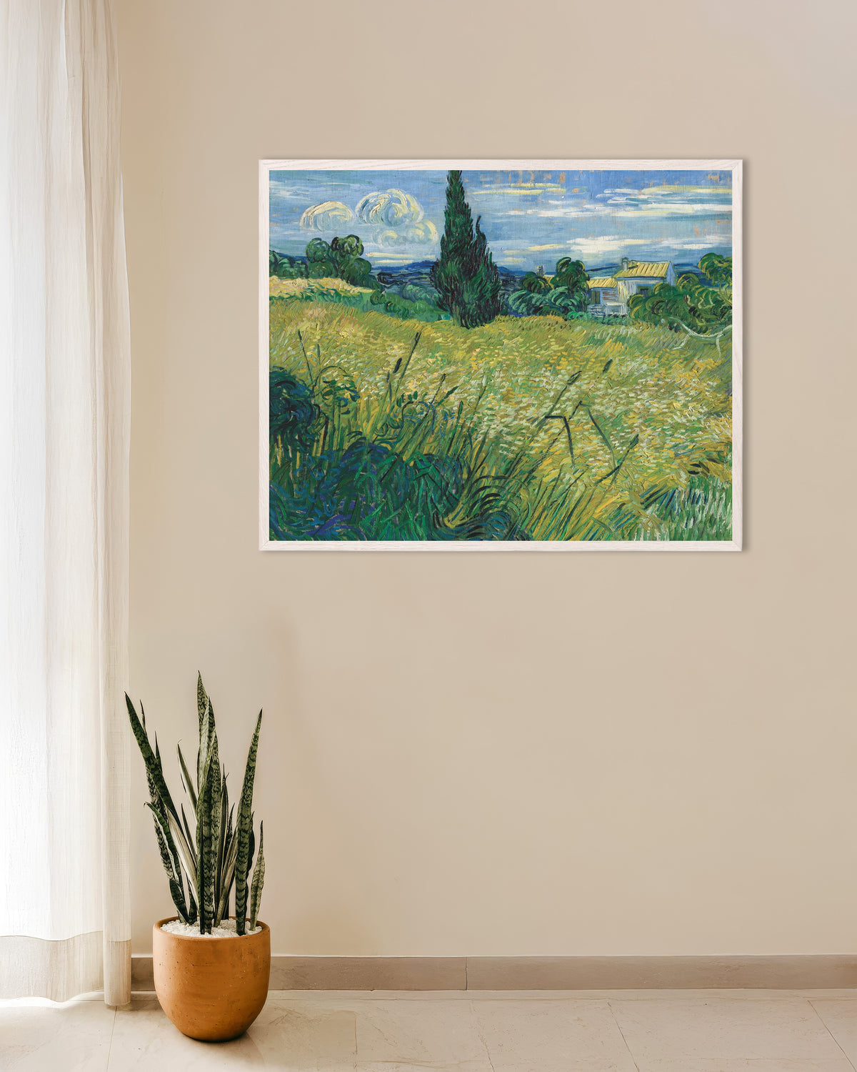 Juliste teoksesta Vihreä vehnäpelto ja sypressi (1889), Vincent van Gogh, valkoisella puukehyksellä