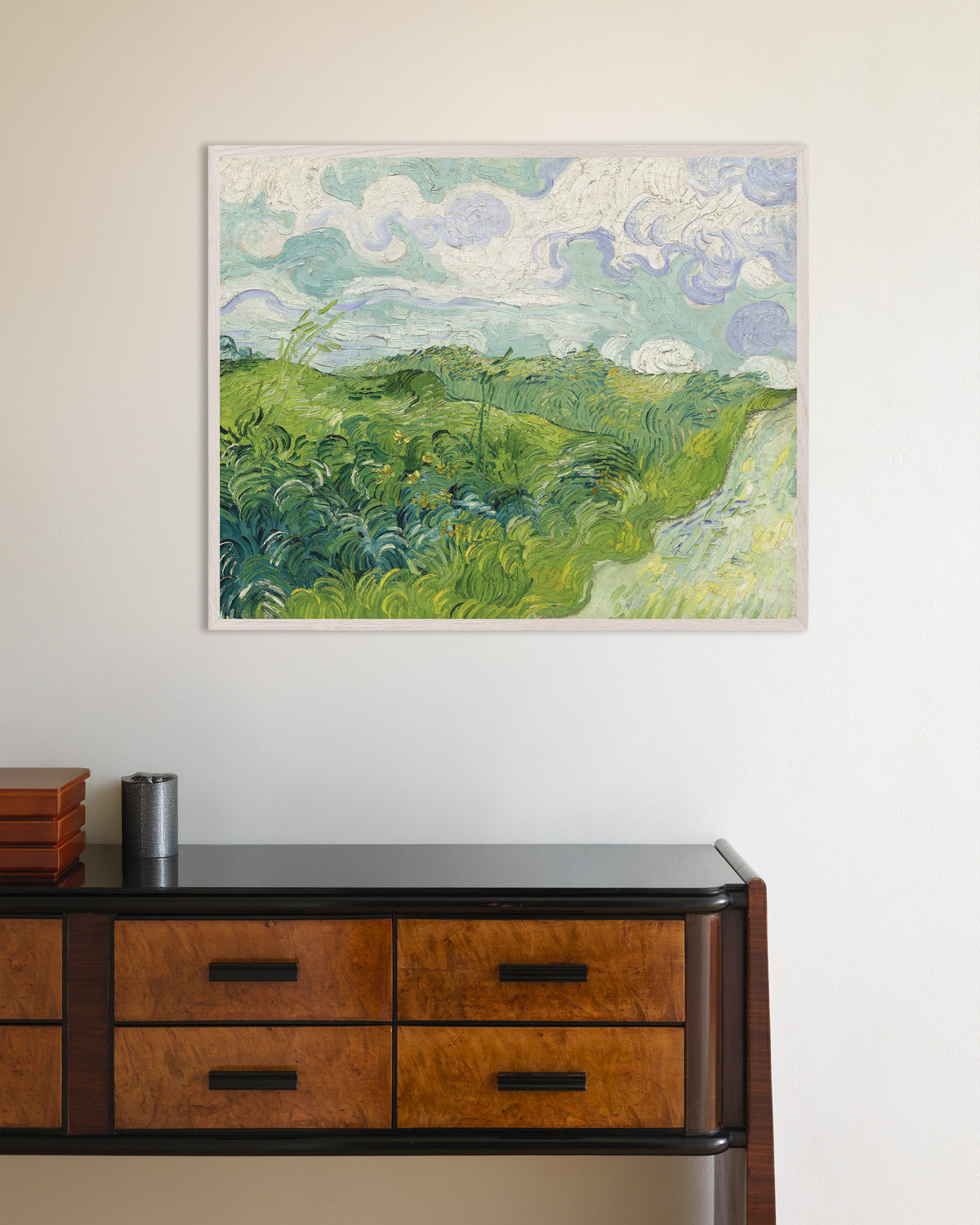 Vincent van Goghin juliste Vihreät vehnäpellot, Auvers (1890), valkoisella puukehyksellä