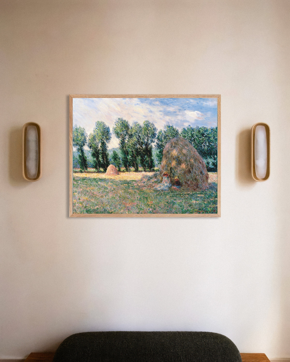 Claude Monet’n Heinäsuovat (1885) -juliste luonnonvärisessä puukehyksessä