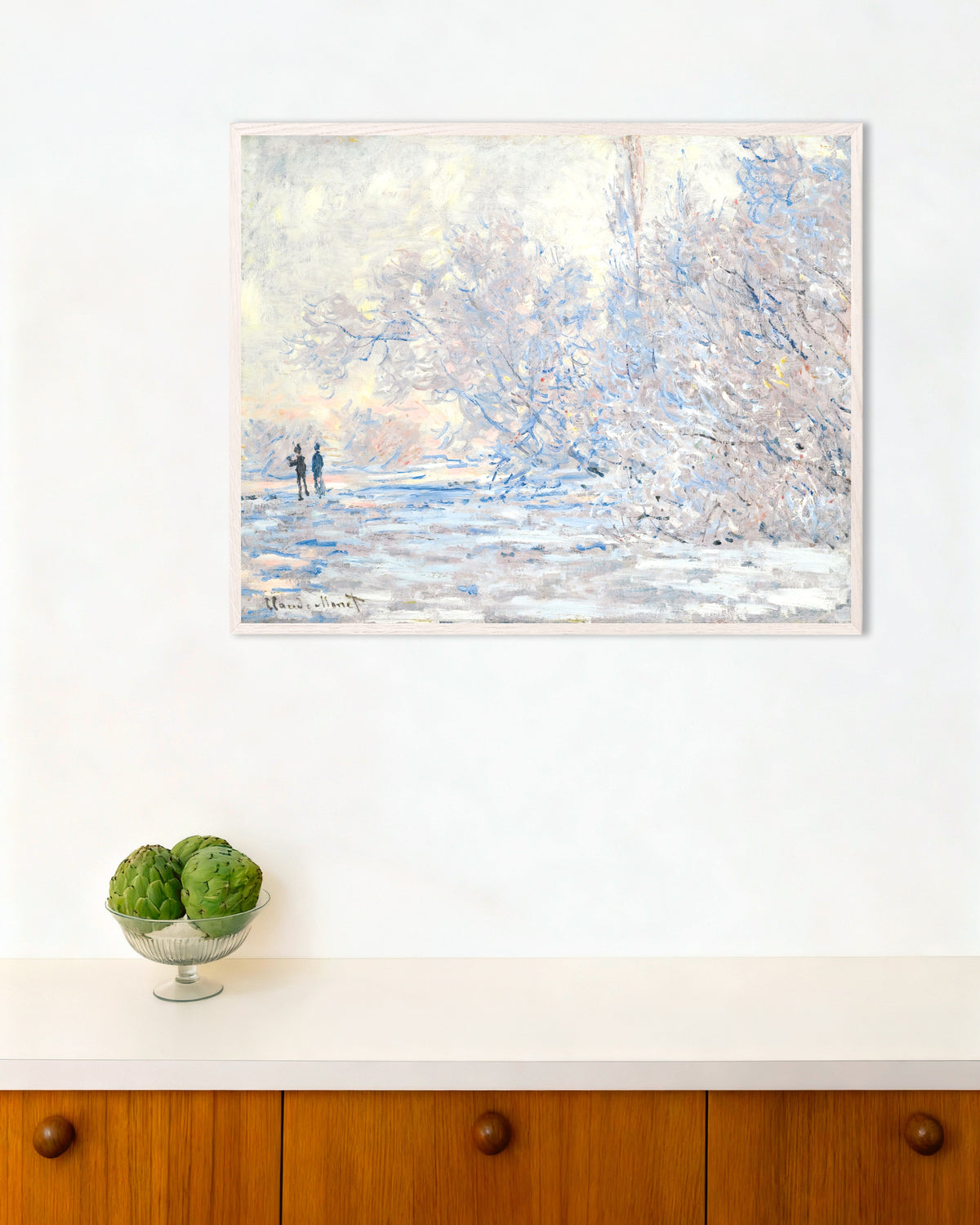 Claude Monet’n Huurre Givernyssä (1885) -juliste valkoisessa puukehyksessä