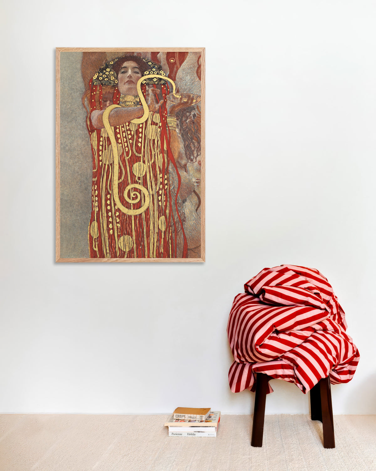 Gustav Klimtin Hygieia, yksityiskohta Lääketieteestä (1907) -juliste luonnonvärisessä puukehyksessä