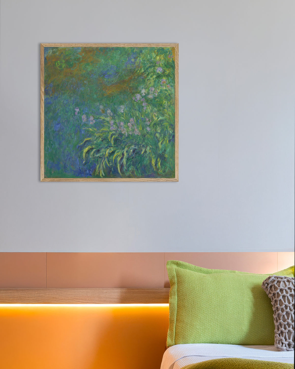 Claude Monet’n Kurjenmiekat (1914–1917) -juliste luonnonvärisessä puukehyksessä