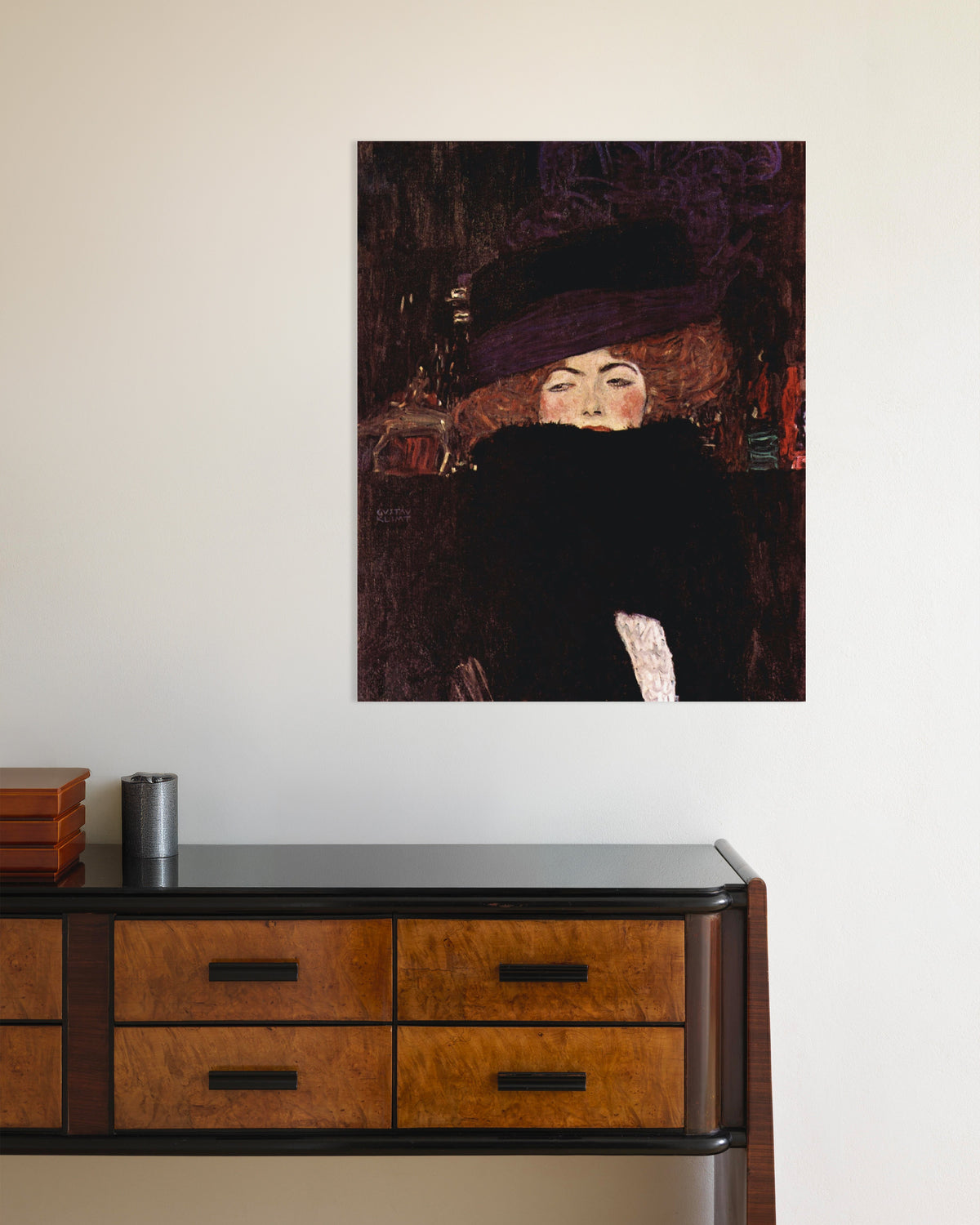 Juliste, Gustav Klimtin teos Nainen hattu päässä ja höyhenpuuhka kaulassa (1909)