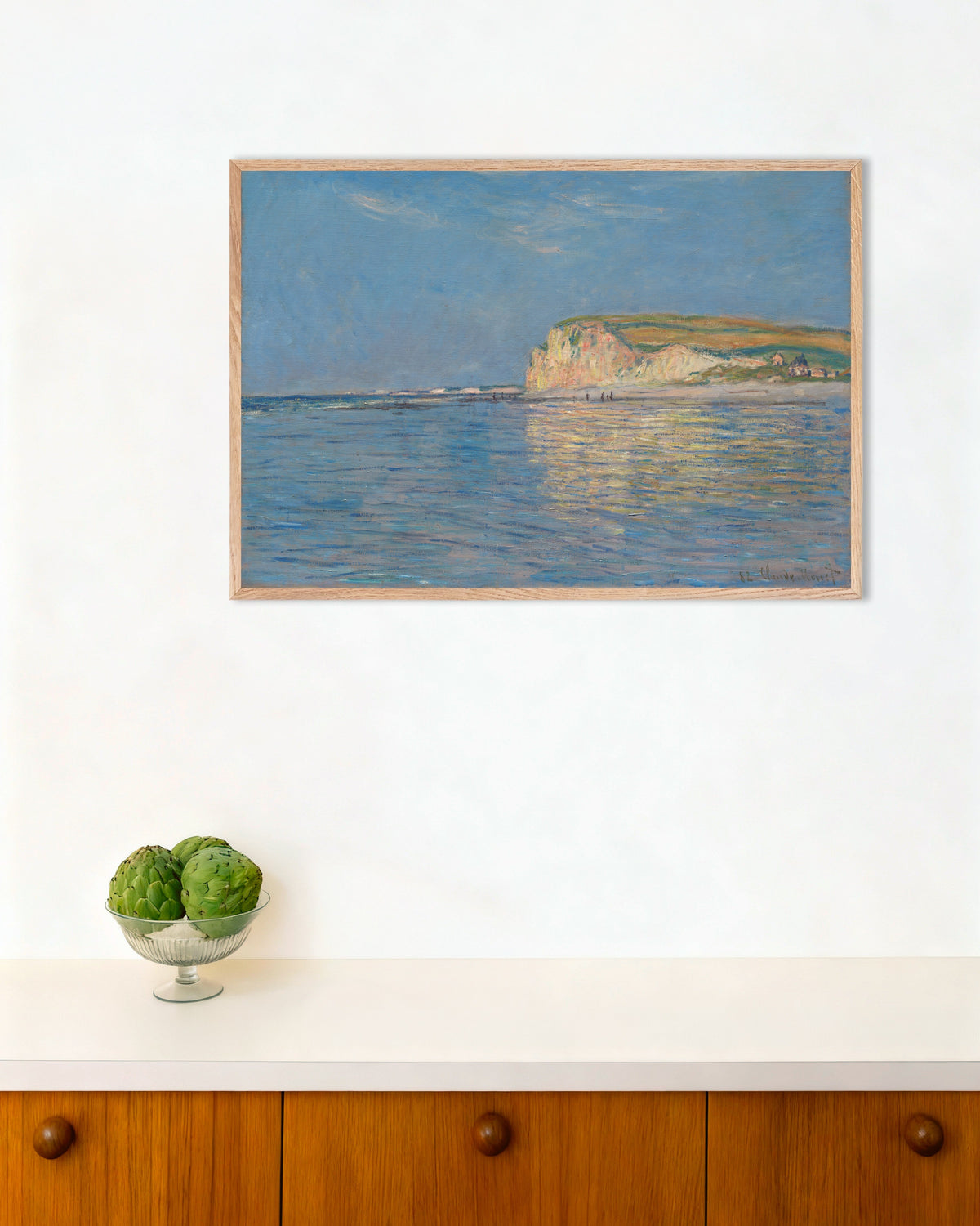 Claude Monet’n Laskuvesi Pourvillessa Dieppen lähellä (1882) -juliste luonnonvärisessä puukehyksessä