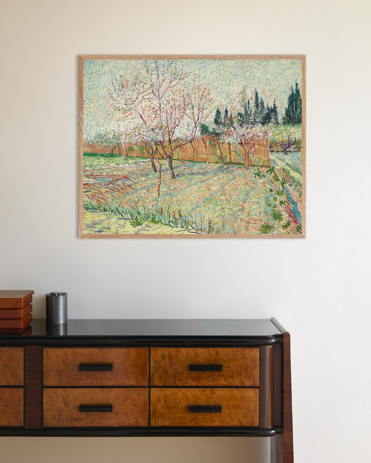 Juliste teoksesta Sypressien reunustama hedelmätarha (1888), Vincent van Gogh, luonnonvärisissä puukehyksissä