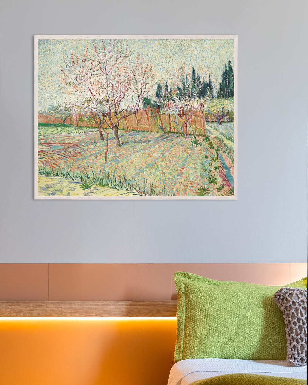 Juliste teoksesta Sypressien reunustama hedelmätarha (1888), Vincent van Gogh, valkoisissa puukehyksissä