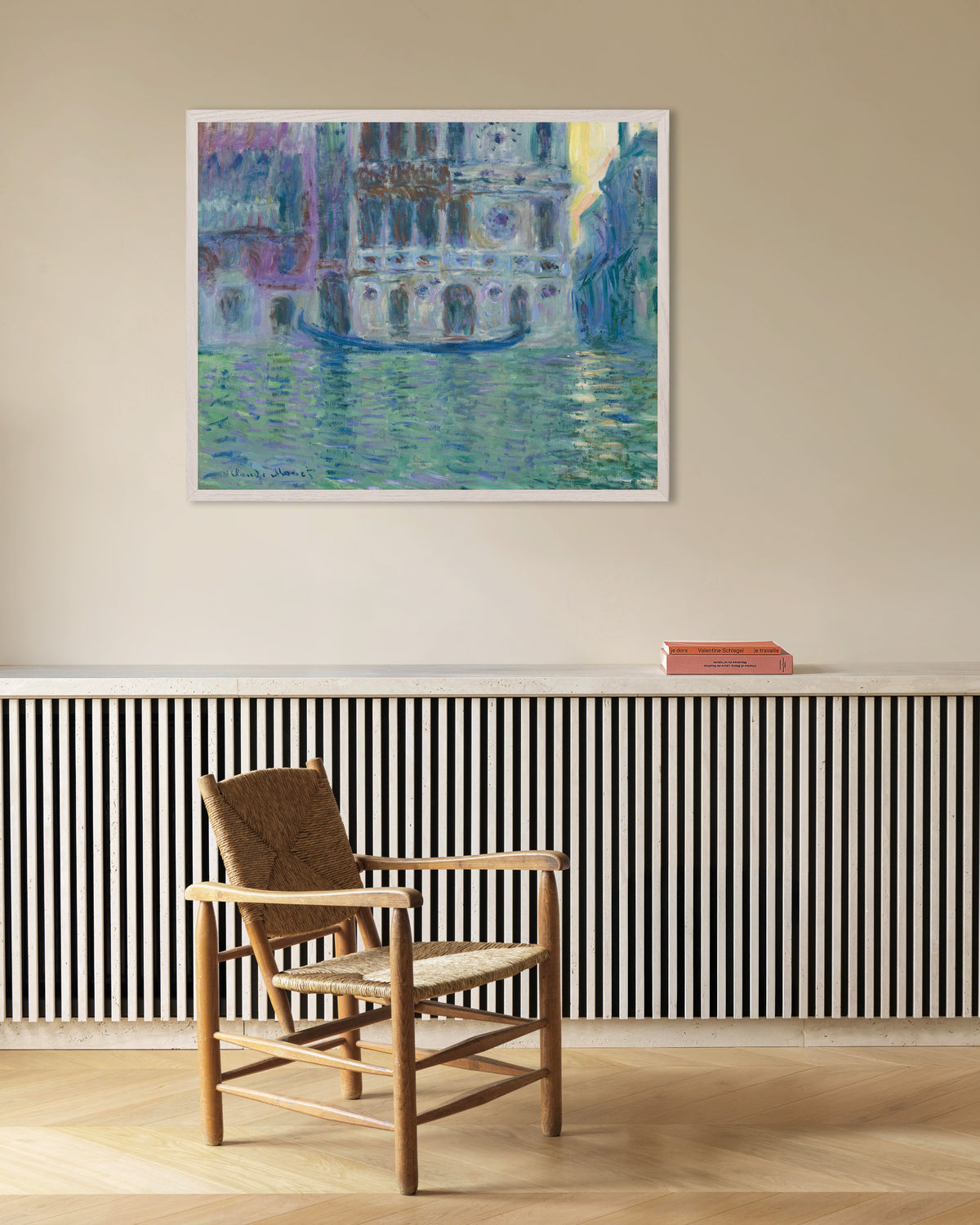 Claude Monet’n Palazzo Dario (1908) -juliste valkoisessa puukehyksessä