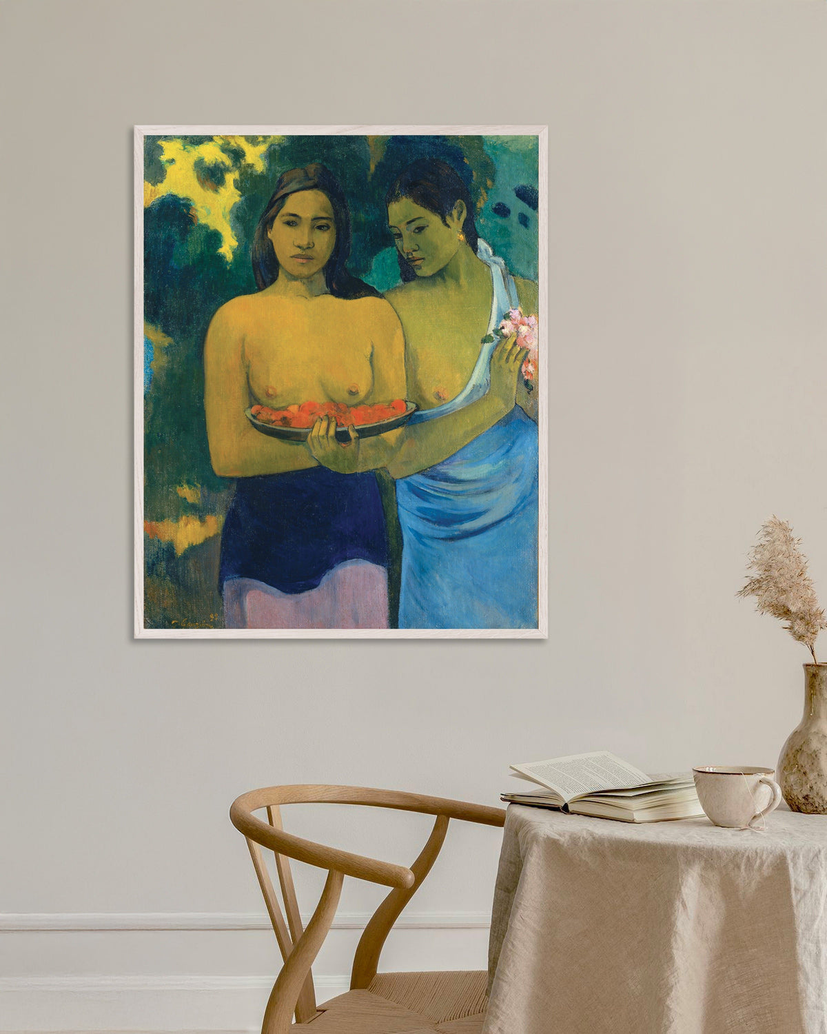 Juliste teoksesta Paul Gauguin, Kaksi tahitilaista naista, valkoisissa puukehyksissä