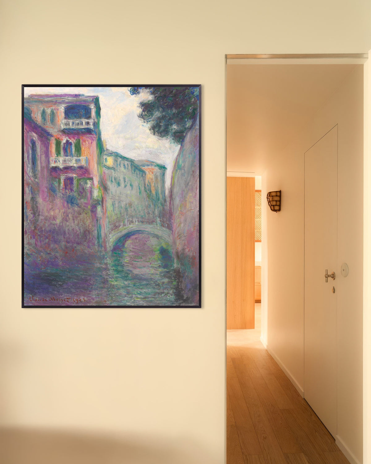 Claude Monet’n Rio della Salute (1908) -juliste metallikehyksessä