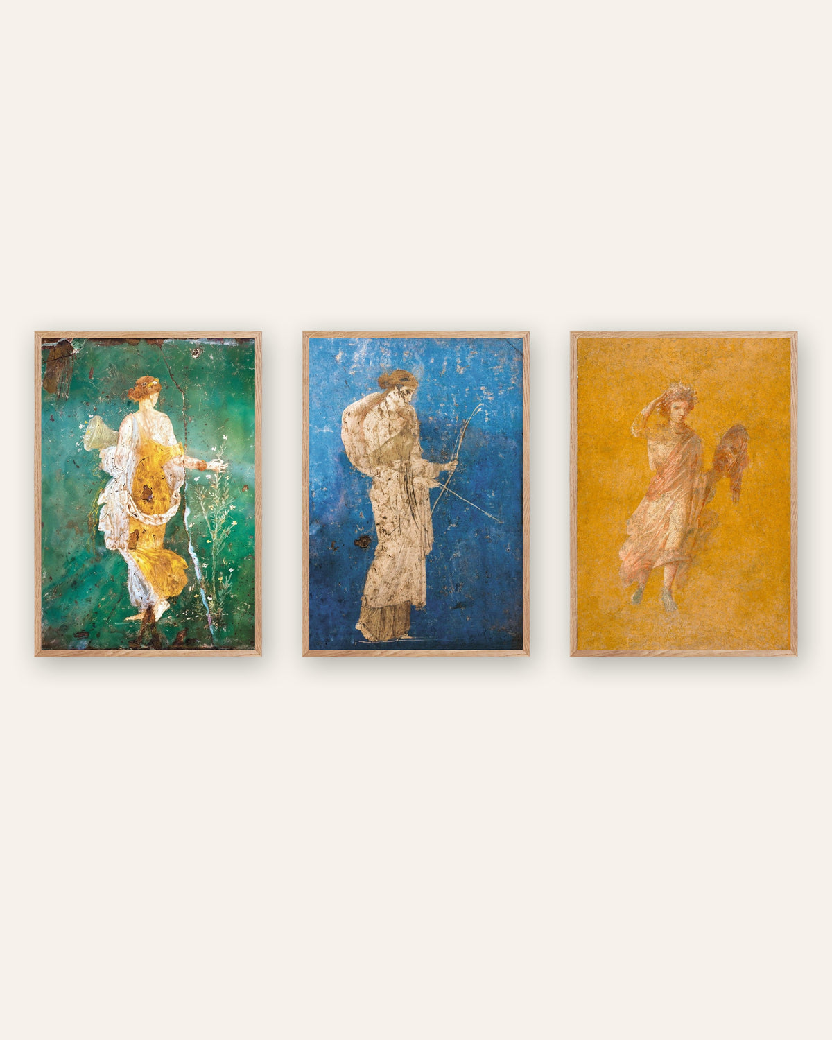 3 roomalaisen freskojulisteen sarja, Flora, Artemis ja Melpomene, luonnonvärisissä puukehyksissä