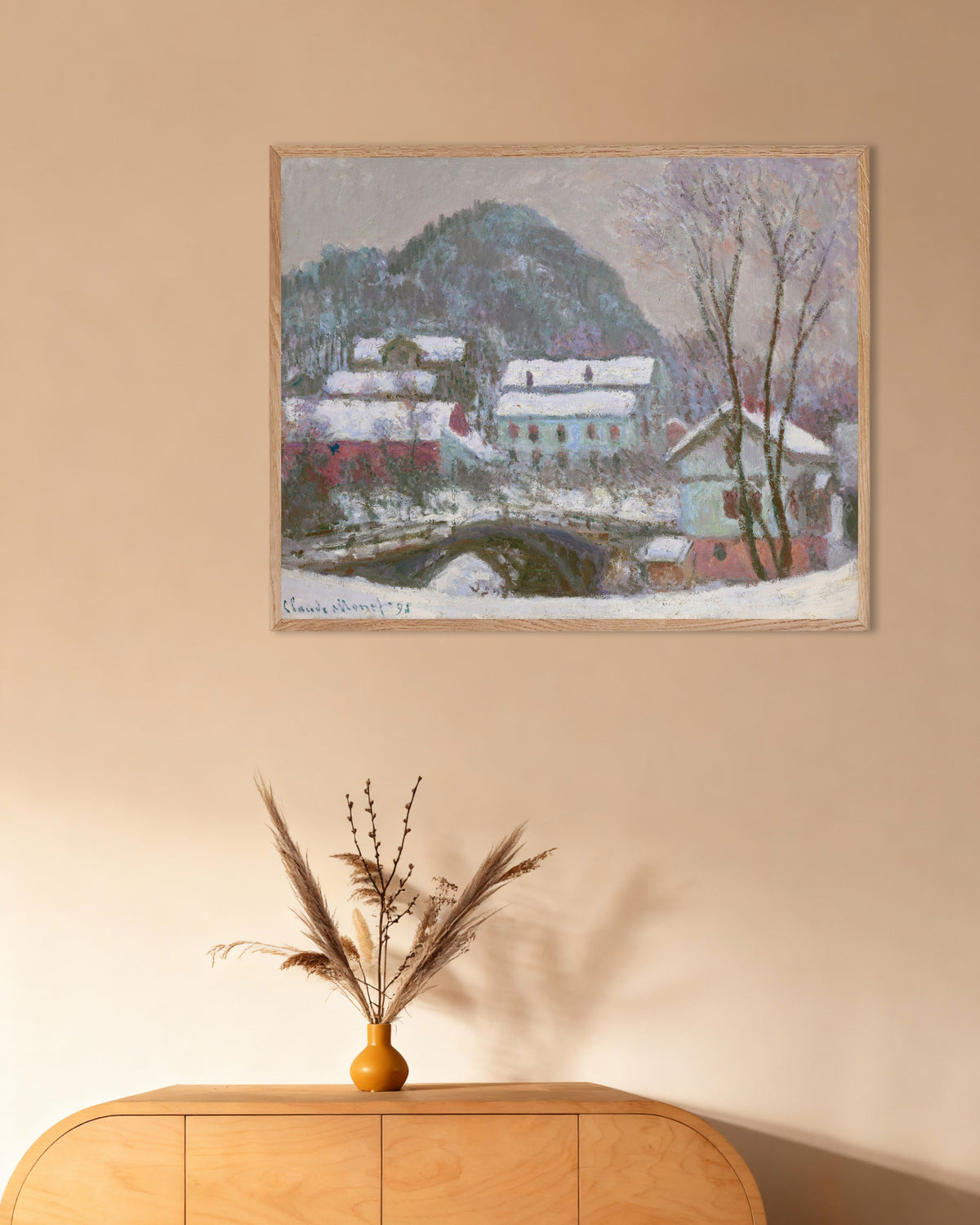 Claude Monet’n Sandvika, Norja, lumivaikutelma (1895) -juliste luonnonvärisessä puukehyksessä