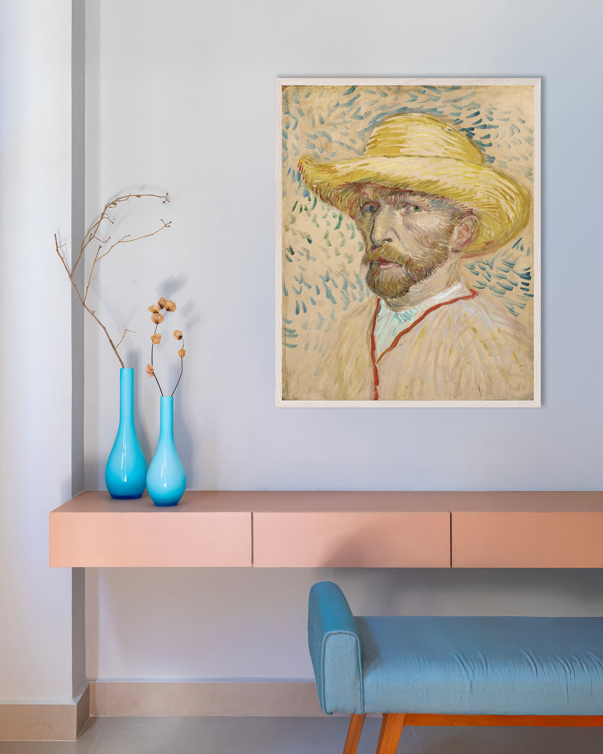 Juliste teoksesta Vincent van Goghin omakuva olkihatussa ja maalarin takissa (1887), valkoisella puukehyksellä