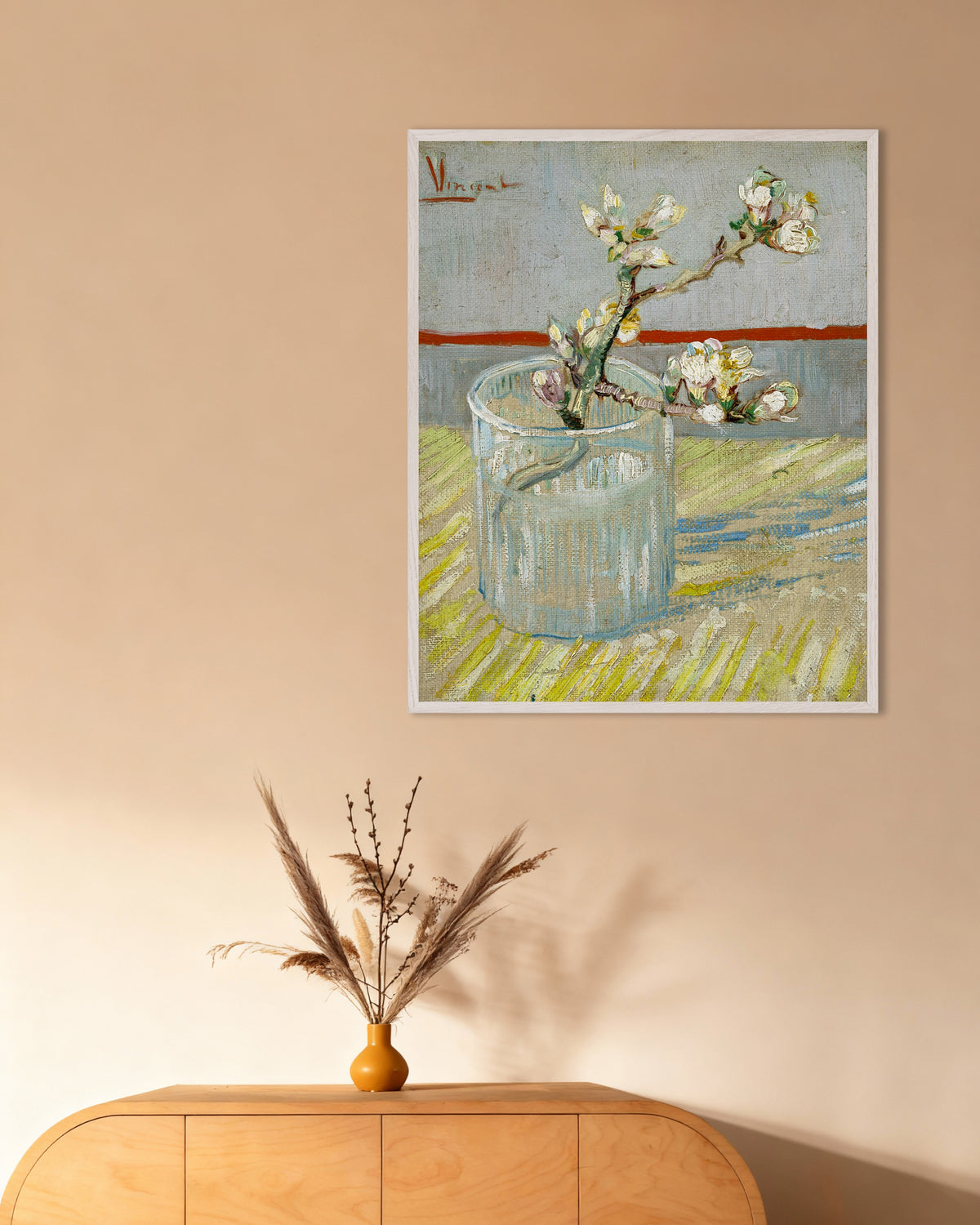 Juliste teoksesta Kukkivan mantelin oksa lasissa (1888), Vincent van Gogh, valkoisilla puukehyksillä