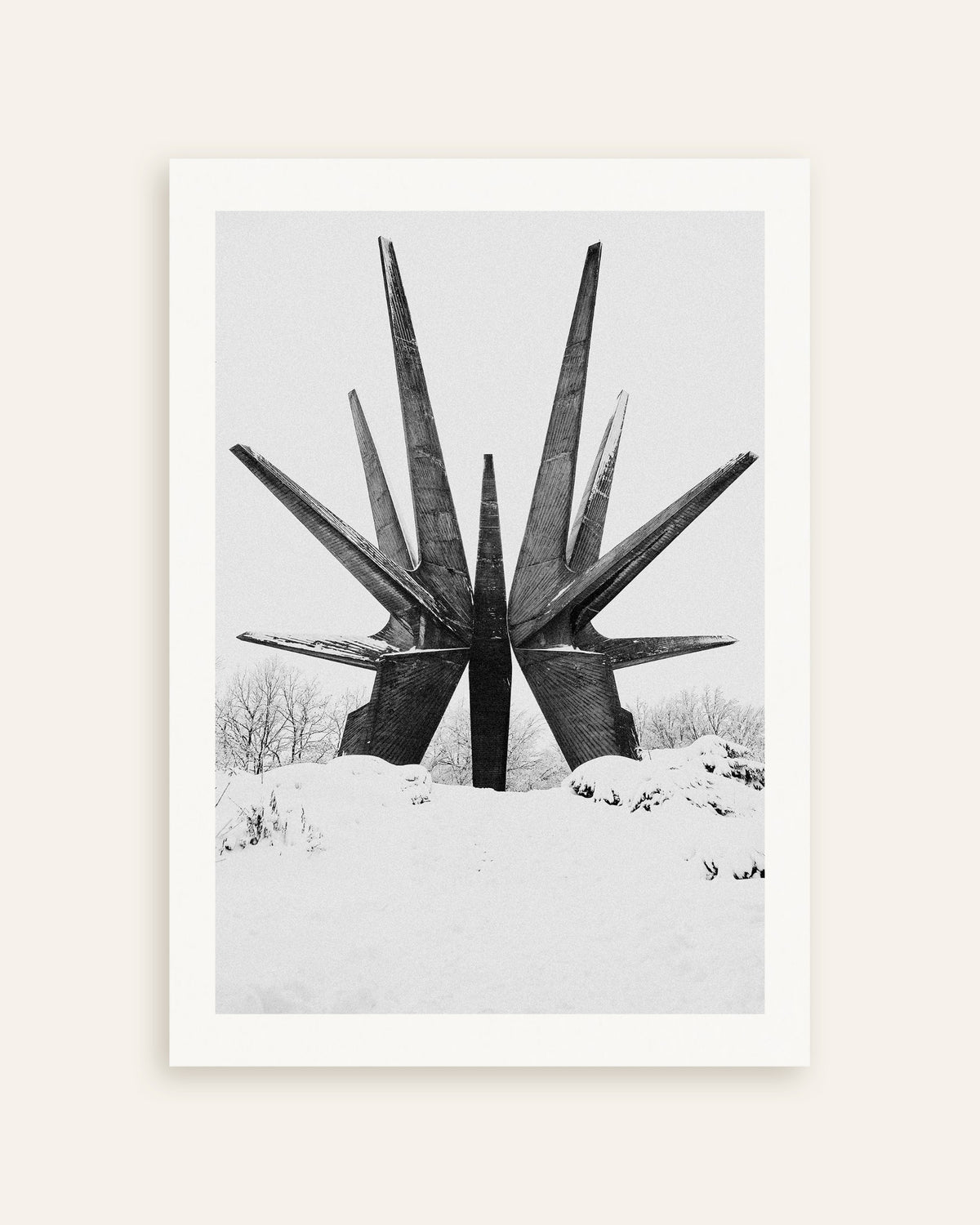 Juliste ”Tähtimonumentti lumessa”, pikkukuva