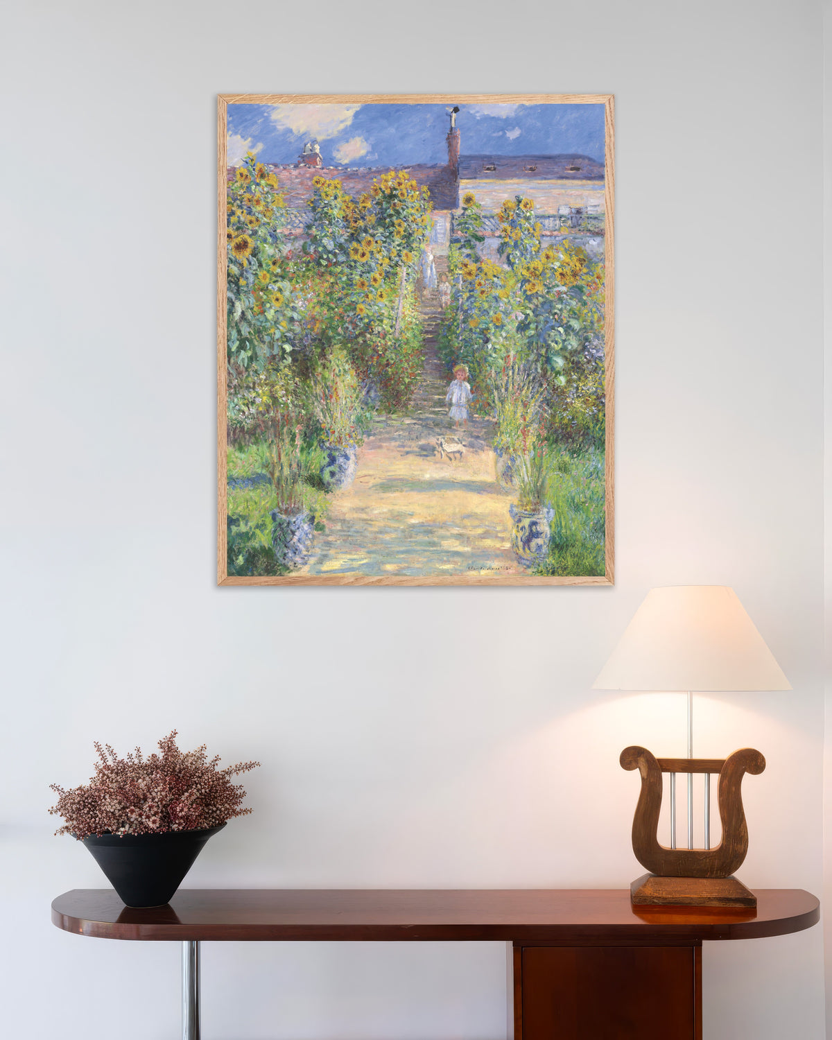 Claude Monet’n Taiteilijan puutarha Vétheuilissa (1881) -juliste luonnonvärisessä puukehyksessä
