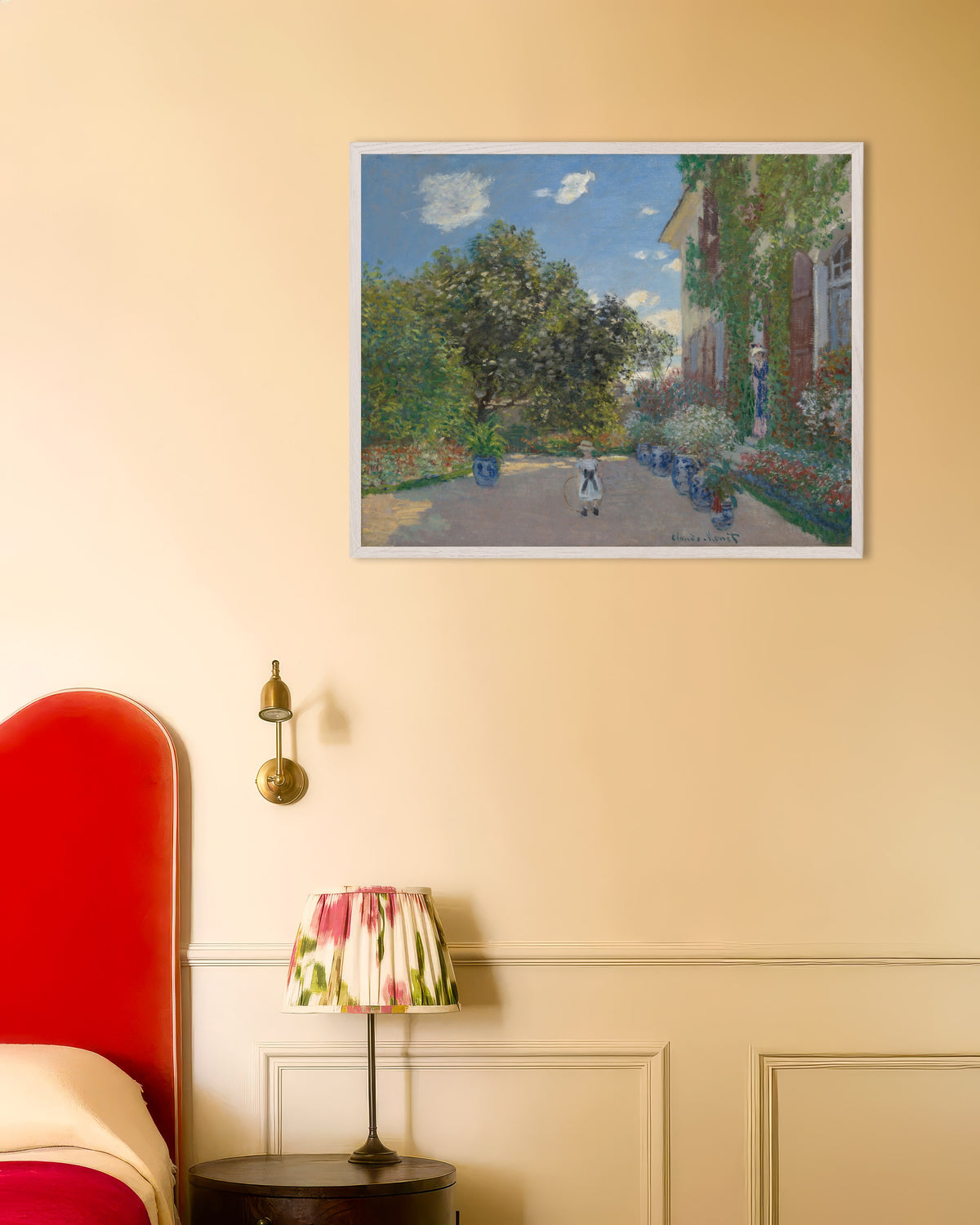 Claude Monet’n Taiteilijan talo Argenteuilissa (1873) -juliste valkoisessa puukehyksessä