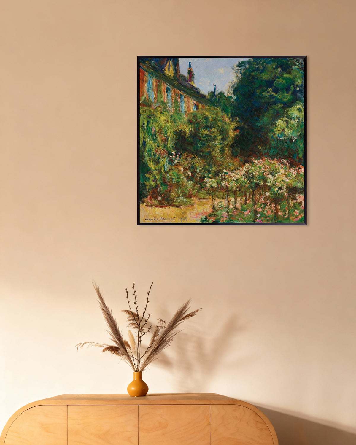 Claude Monet’n Taiteilijan talo Givernyssä (1912) -juliste metallikehyksessä