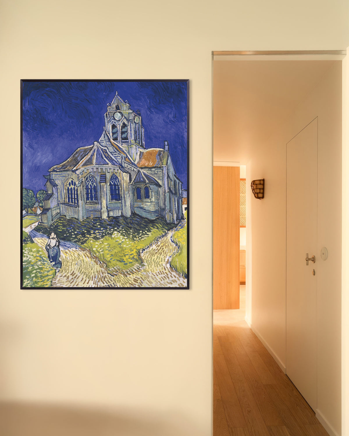 Juliste teoksesta Vincent van Goghin maalaus Auvers-sur-Oisen kirkko (1890), metallikehyksellä