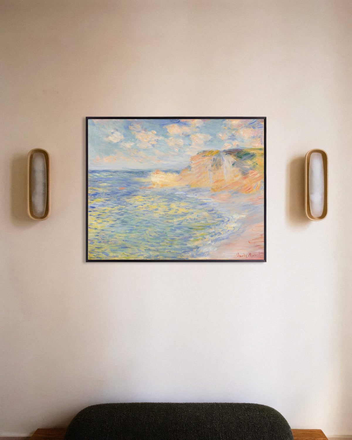 Claude Monet’n Falaise d'Amont, Étretat (1885) -juliste metallikehyksessä