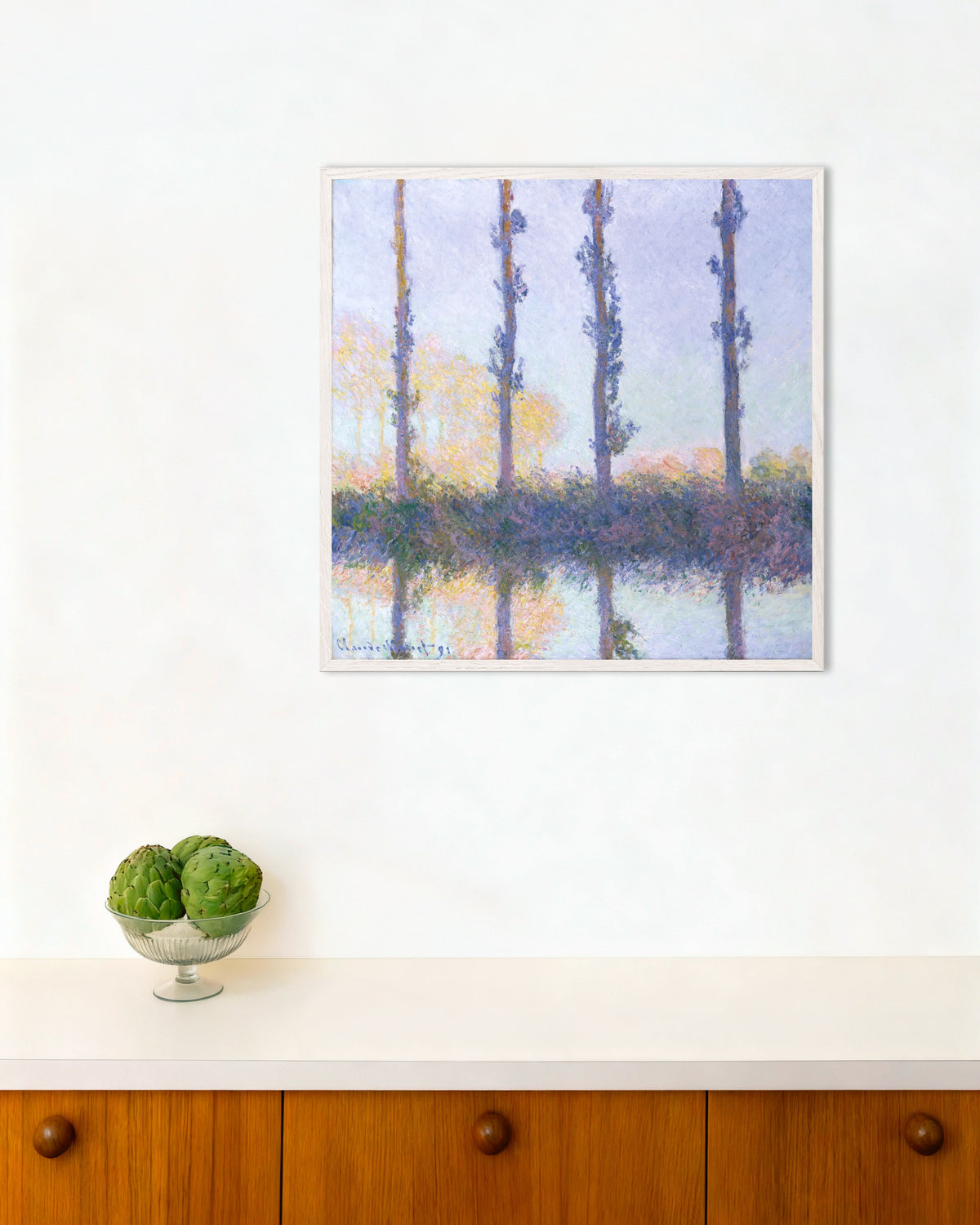 Claude Monet’n Neljä puuta (1891) -juliste valkoisessa puukehyksessä